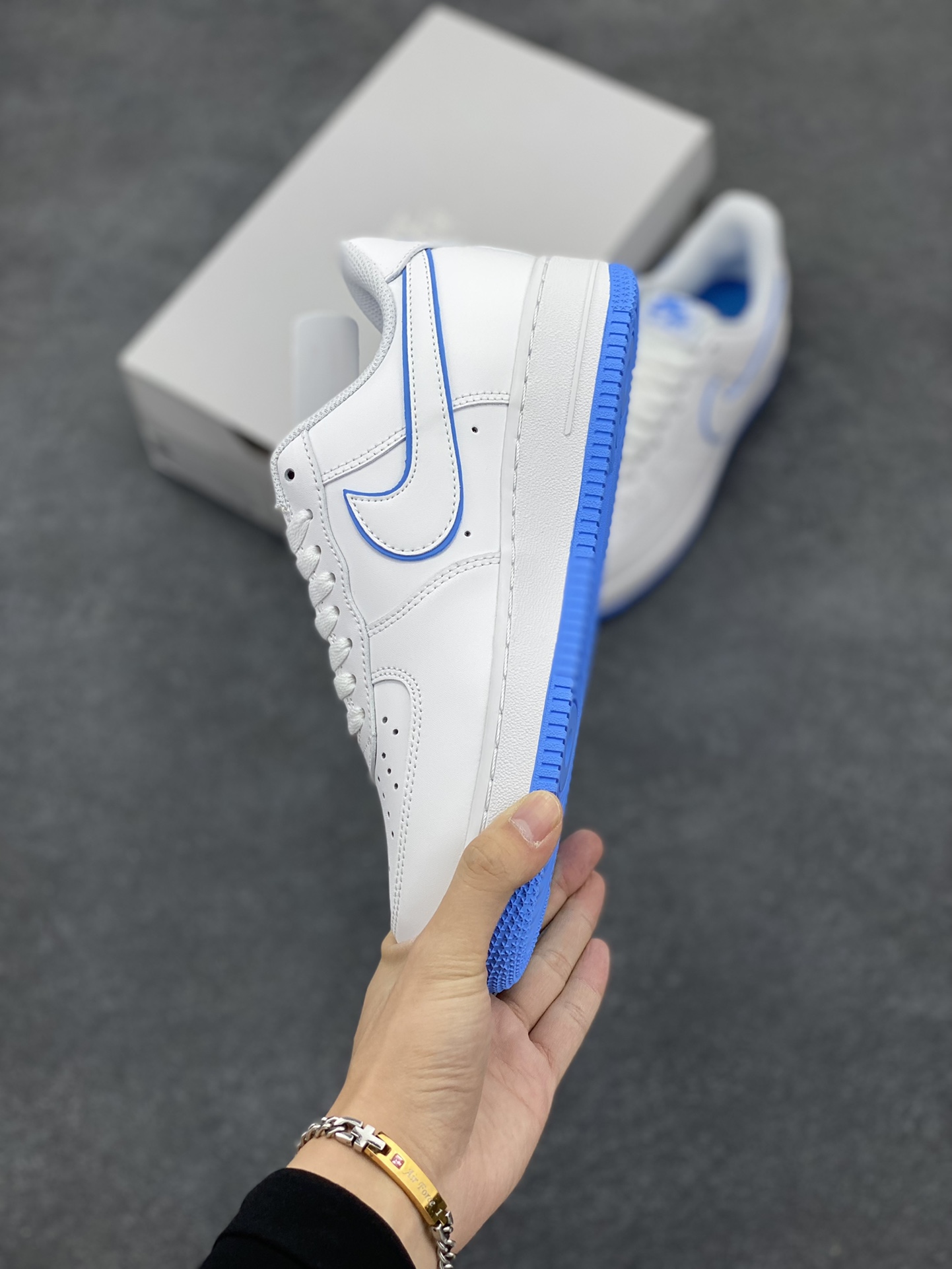 图片[3]-福利特价 全掌气垫🔥 Nike Air Force 1 Low 白蓝边 空军一号低帮运动休闲板鞋 原楦头原纸板 打造纯正空军版型 专注外贸渠道 全掌内置蜂窝气垫 原盒配件 原厂中底钢印、拉帮完美 货号：DV0788-101 尺码：36 36.5 37.5 38 38.5 39 40 40.5 41 42 42.5 43 44 44.5 45-选品中心