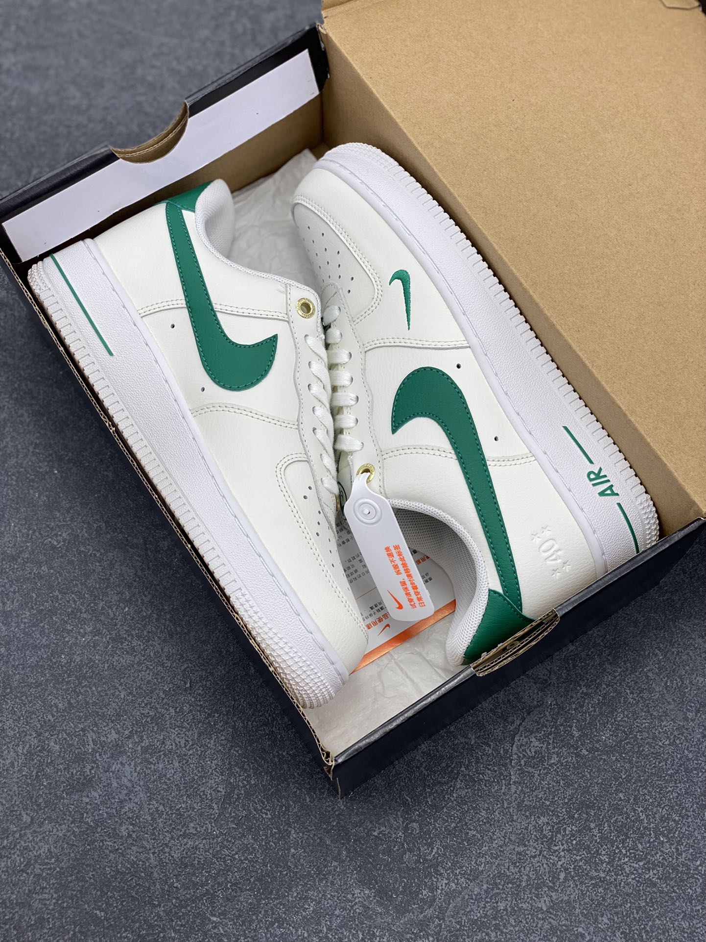 图片[9]-福利特价 全掌气垫🔥 Nike Air Force 1 Low 40周年米白绿 空军一号低帮运动休闲板鞋 原楦头原纸板 打造纯正空军版型 专注外贸渠道 全掌内置蜂窝气垫 原盒配件 原厂中底钢印、拉帮完美 货号：DQ7582-101 尺码：36 36.5 37.5 38 38.5 39 40 40.5 41 42 42.5 43 44 44.5 45-选品中心