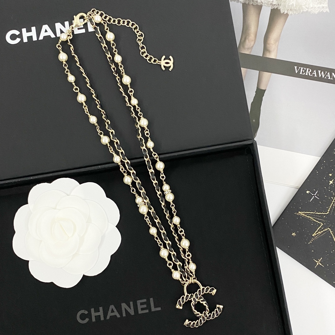  编码N942   
🛍香奈儿项链热销🔥爆上新🆕🆕🆕
😎CHAN 24 黑金穿皮双c双层珍珠项链
🤩皮穿