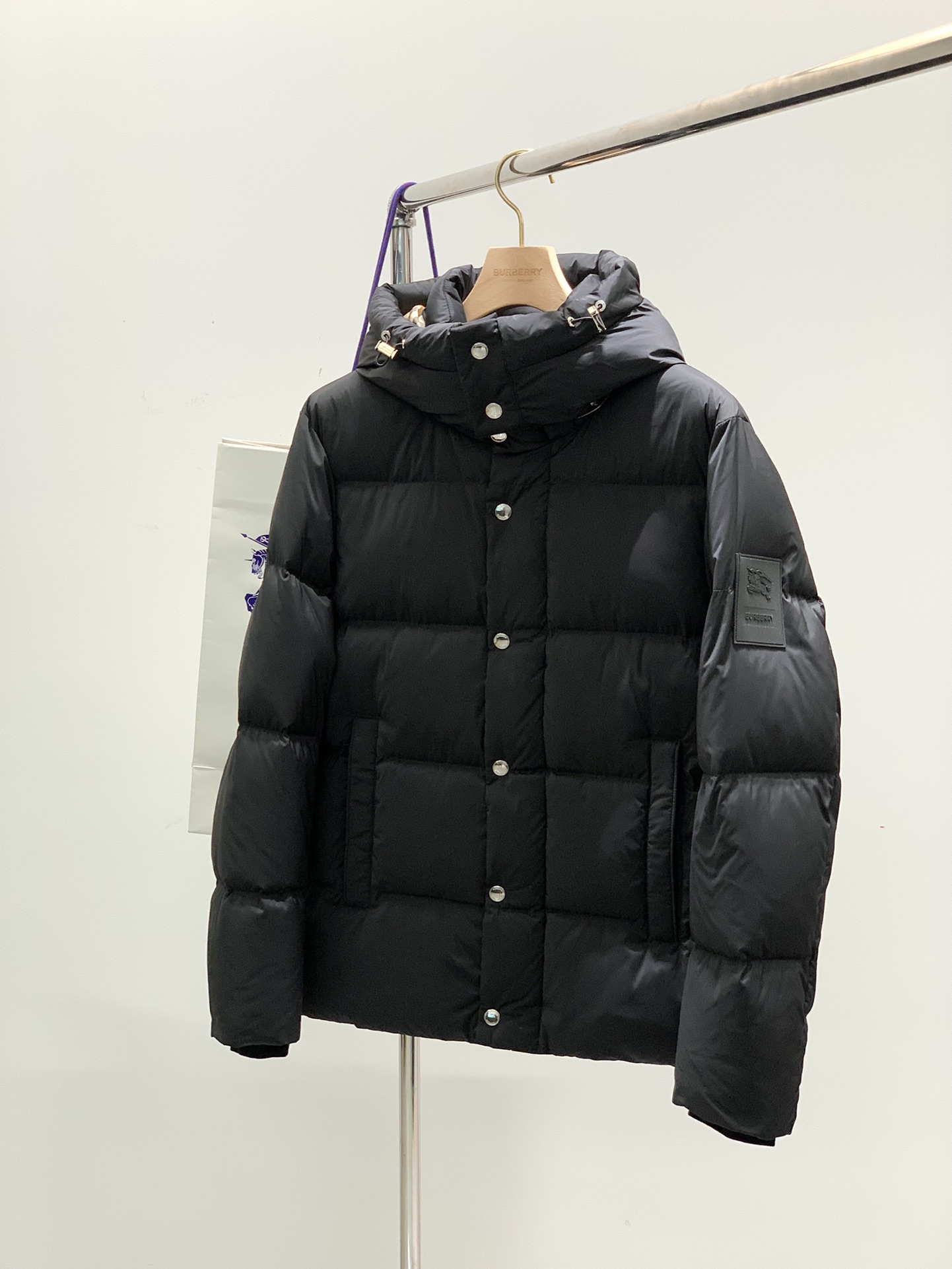 Burberry巴宝莉2024冬季最新品专柜同步有售原单狠货时尚休闲连帽羽绒服外套进口原版面料上身舒适透