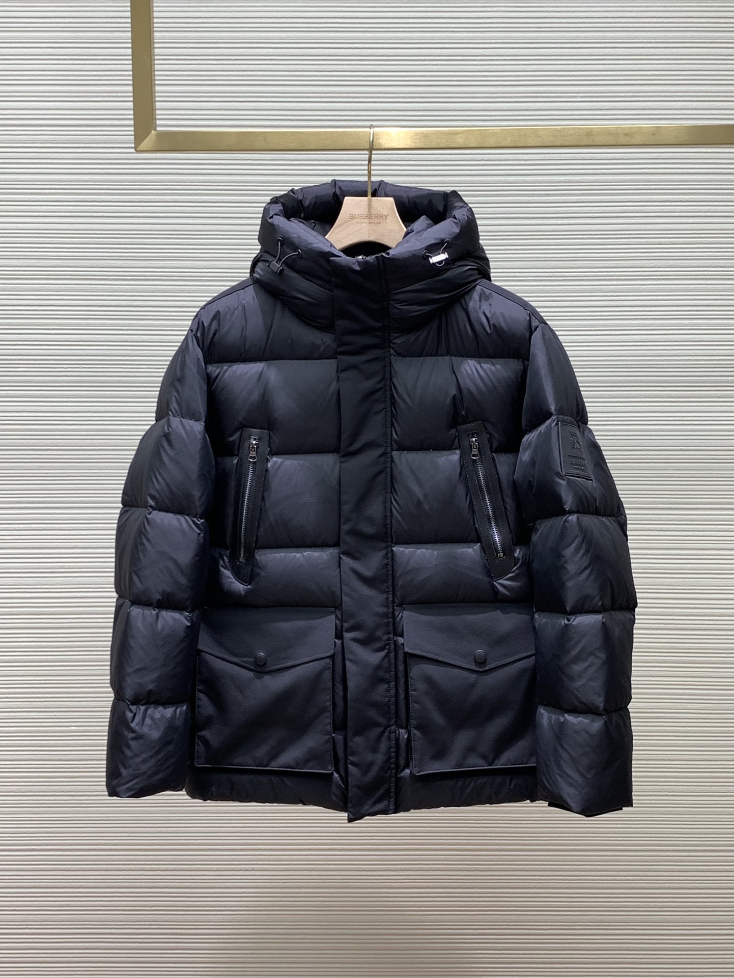 Burberry巴宝莉2024冬季最新品专柜同步有售原单狠货时尚休闲连帽羽绒服外套进口原版面料上身舒适透