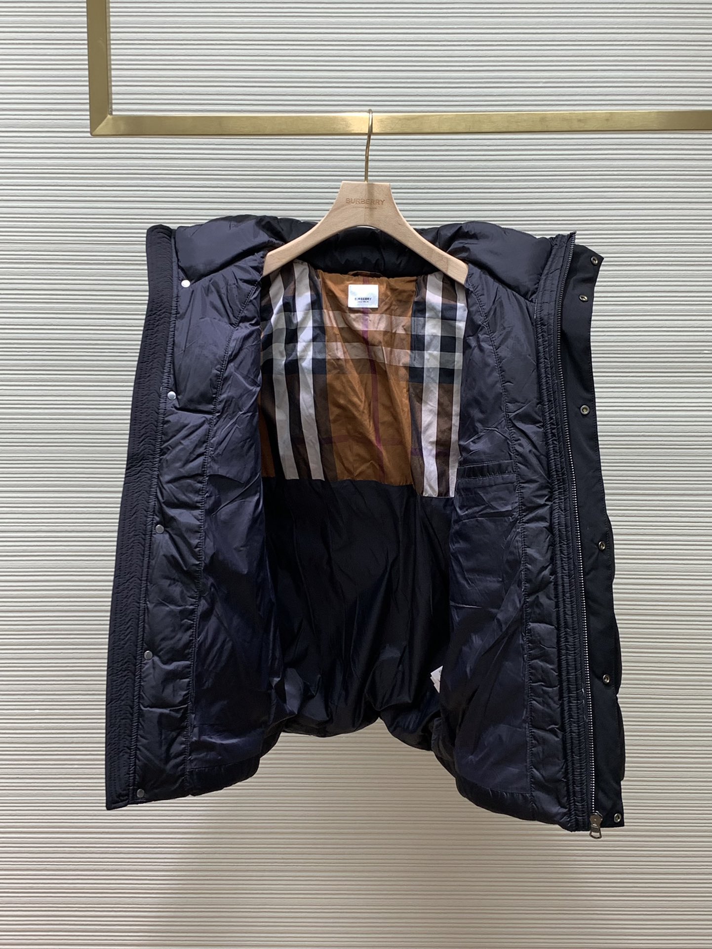 Burberry巴宝莉2024冬季最新品专柜同步有售原单狠货时尚休闲连帽羽绒服外套进口原版面料上身舒适透