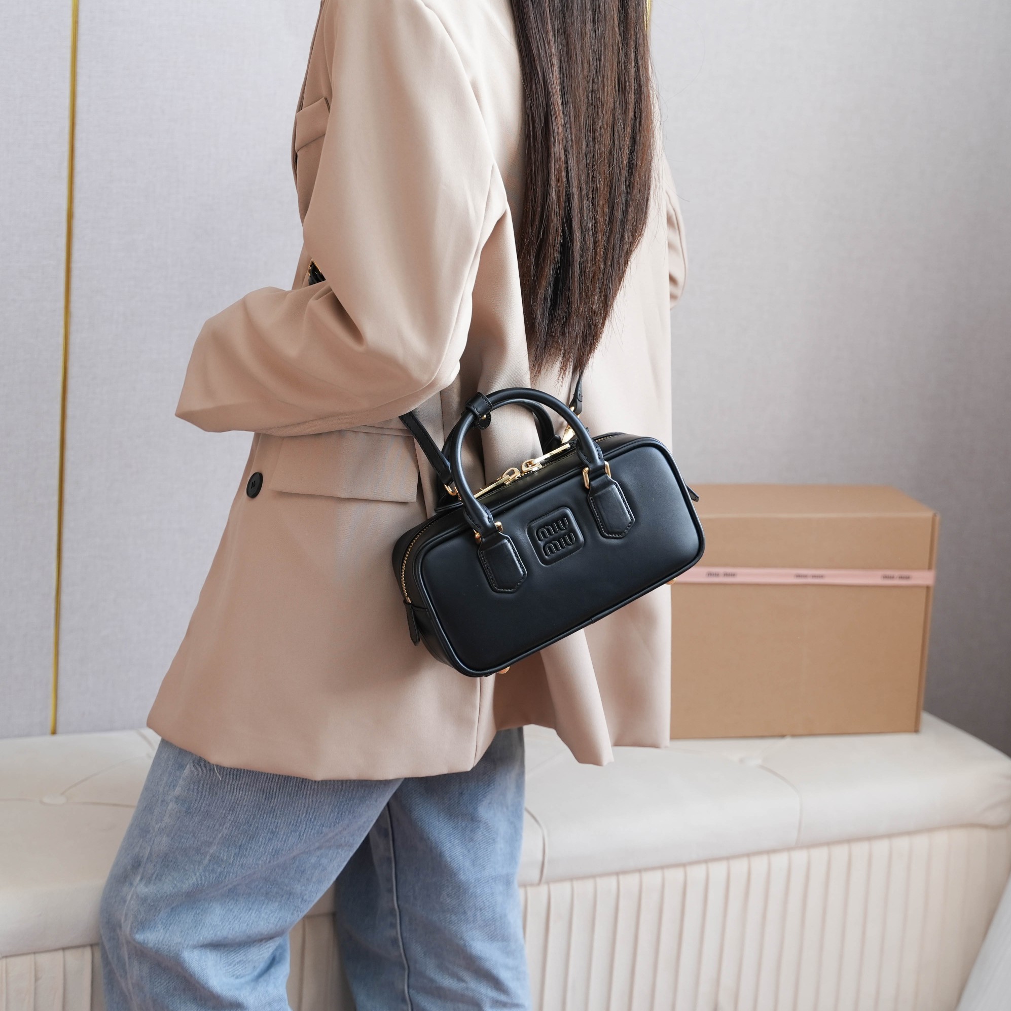 NO:204719,5BB142 (black) upper body effect reference, MIUMIU, miumiu198609095BB142（黑色） 上身效果参考,MIUMIU,miumiu,Bag