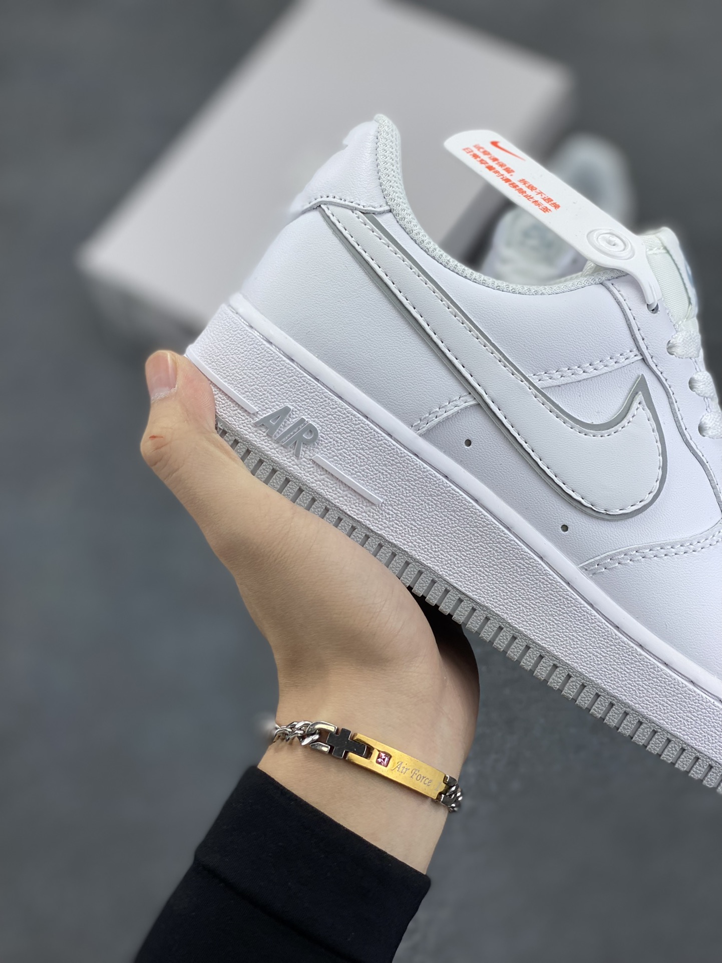 图片[6]-福利特价 Nike Air Force 1 \’07 Low 空军一号低帮运动板鞋 白灰 原楦头原纸板 打造纯正空军版型#专注外贸渠道 全掌内置蜂窝气垫 #原盒配件 原厂中底钢印、拉帮完美 货号：DV0788-100 尺码：36 36.5 37.5 38 38.5 39 40 40.5 41 42 42.5 43 44 44.5 45-选品中心