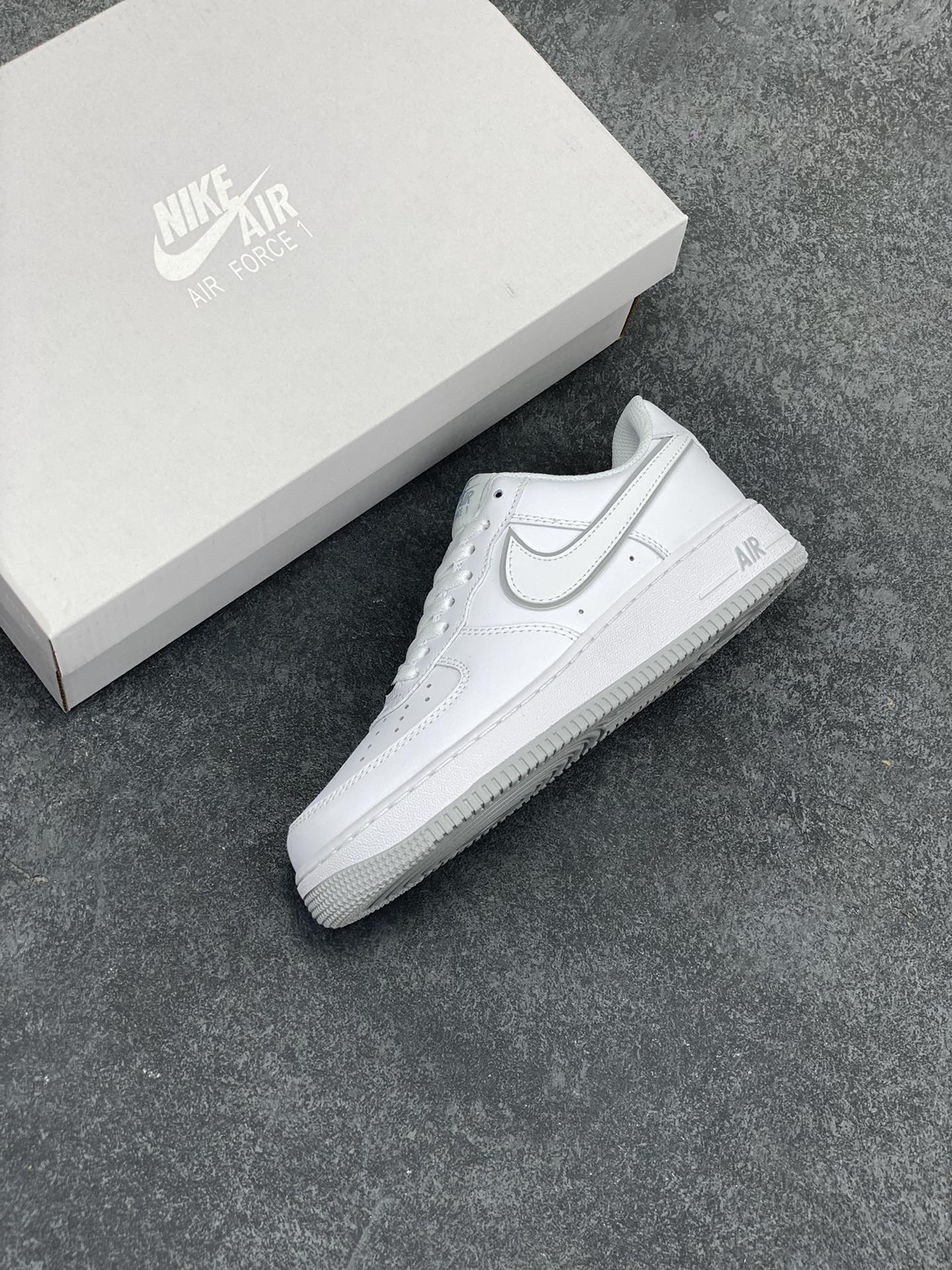 图片[7]-福利特价 Nike Air Force 1 \’07 Low 空军一号低帮运动板鞋 白灰 原楦头原纸板 打造纯正空军版型#专注外贸渠道 全掌内置蜂窝气垫 #原盒配件 原厂中底钢印、拉帮完美 货号：DV0788-100 尺码：36 36.5 37.5 38 38.5 39 40 40.5 41 42 42.5 43 44 44.5 45-选品中心