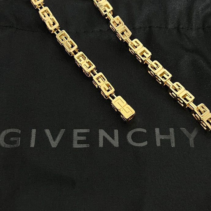 Luxury Givenchy Quatch Cabinet: Modern, Heavy, Gold – Exclusive High-End Fashion Statement - 图片 9