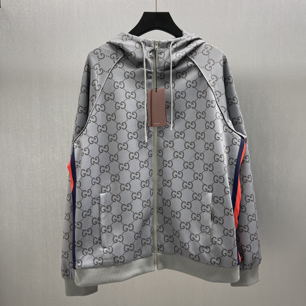 🧧Chaqueta con cremallera y cinta GG, intarsia de cinta roja y azul. TALLAS: S-XL. La colección de pre-otoño 2024 reint…