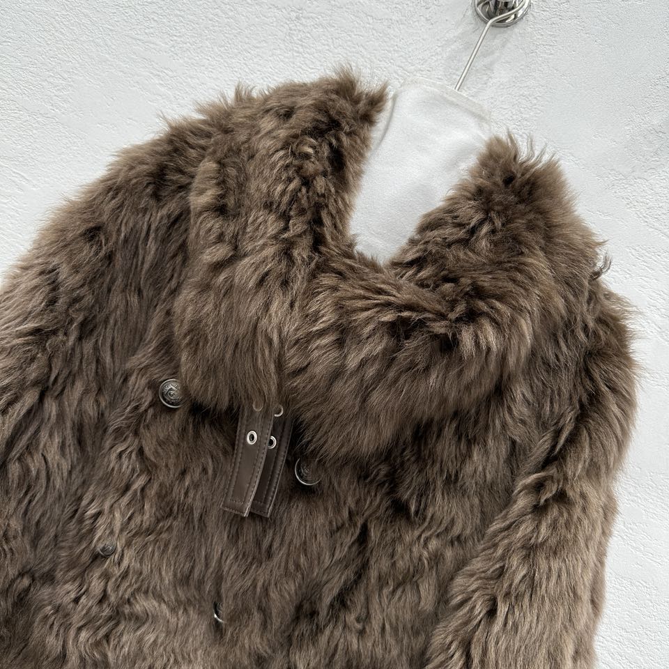 Exclusive Launch: Single-Size Female Suit in Tuscany Leather for Autumn/Winter - 图片 2