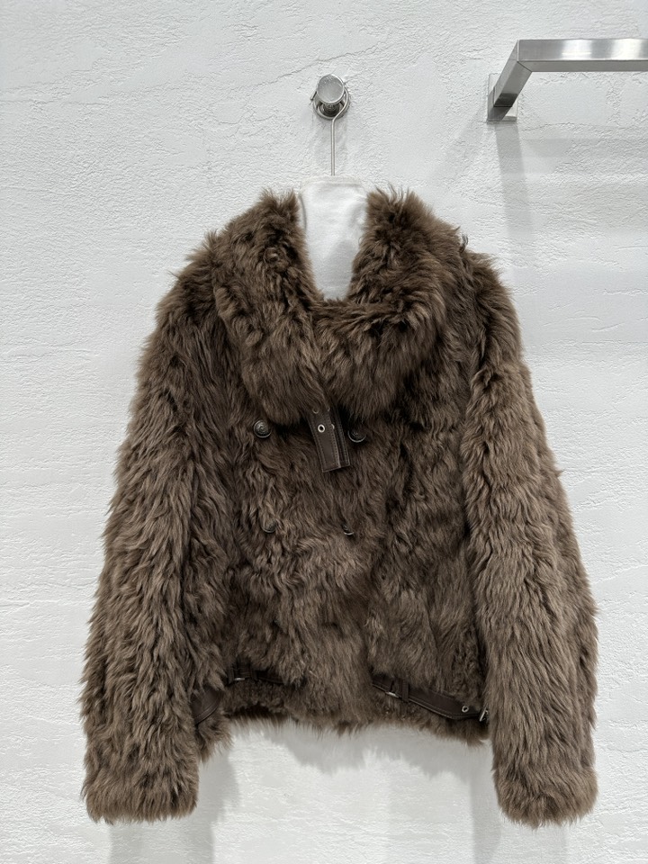 Exclusive Launch: Single-Size Female Suit in Tuscany Leather for Autumn/Winter - 图片 1