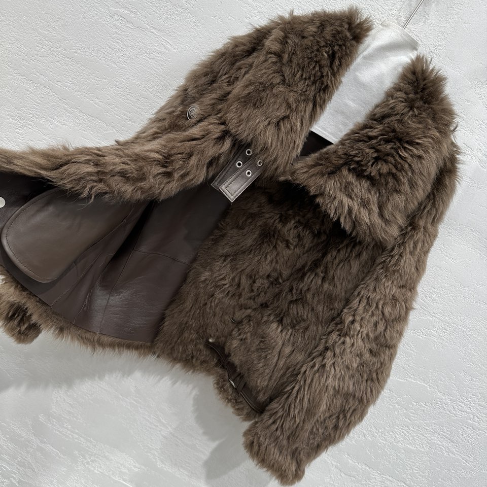 Exclusive Launch: Single-Size Female Suit in Tuscany Leather for Autumn/Winter - 图片 8