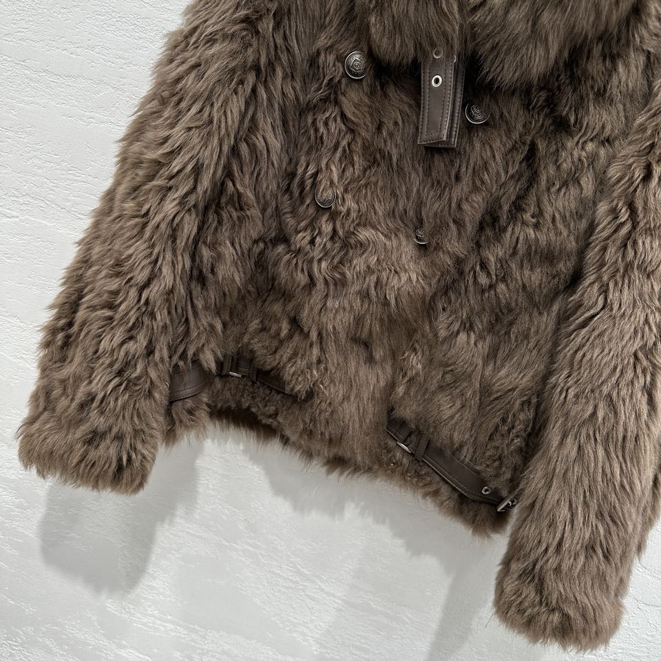 Exclusive Launch: Single-Size Female Suit in Tuscany Leather for Autumn/Winter - 图片 3
