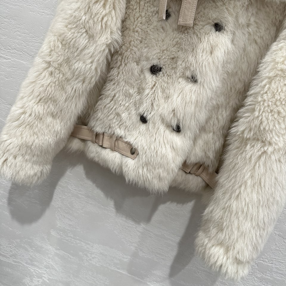 Exclusive Launch: Single-Size Female Suit with Tuscany Leather Jacket, Perfect Handcrafted Details - 图片 3
