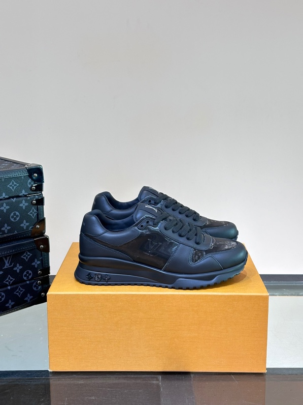 NO:386006,L.v RUN AWAY sneakers, this Run Away sneaker is made of top layer cowhide and breathable original material, with wedge-shaped rubber outsole continuing the running shoe design, embellished with Monogram flowers, L v letters marked on the tongue, Louis Vuitton Paris logo embellishes the back. It is matched with brand logo cotton footbeds, and the inner heel of the mesh is wrapped in cowhide, making it comfortable and breathable!  Size38-44 (45.46 customized):, casual shoes/sports shoes, louis vuitton, sneakers, cowhide19860909L.v RUN AWAY 运动鞋,本款 Run Away 运动鞋选用头层牛皮拼透气原版材质,楔形橡胶外底延续跑鞋设计,缀 Monogram 花卉,L v字母标注鞋舌,路易威登巴黎标识点缀后部.搭配品牌标识棉垫脚,网面内里后跟牛皮拼接包裹,上脚舒适透气！ Size38-44（45.46定做） :,休闲鞋/运动鞋,louis vuitton,sneakers,cowhide,Women's Shoes