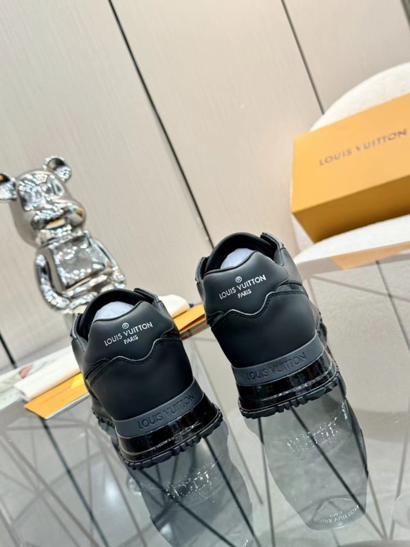 NO:385928,Original single quality Brand LV (Louis Vuitton) The upper is spliced ​​by Epi cowhide leather and Monogram embossed grain cowhide, the wedge-shaped outsole continues the iconic design, and the side brand letters and logos are divided into the tongue and back of the shoe. Inner Niuli + injection molded PV hanging cowhide footbeds Outsole original rubber outsole, clear texture, non-slip, high texture. Style category Classic men's fashionable casual sneakers Prestige luxury Top luxury Color real picture Size: 38-44 (45 customized no return or exchange) :, casual shoes/sports shoes, louis vuitton, louis vuitton, sneakers, cowhide19860909原单品质 品牌LV（路易威登） 鞋面由 Epi 牛皮革和Monogram 压纹粒面牛皮拼接,楔形外底延续标志性设计,侧面品牌字母和标识分饰鞋舌和鞋后. 内里 牛里+注塑PV挂牛皮垫脚 大底原版橡胶大底,纹路清晰、防滑,高质感. 款式类别经典男士时尚休闲运动鞋 尊贵奢侈品 顶级奢华 颜色实物图 Size:38-44（45订做不退换） :,休闲鞋/运动鞋,louis vuitton,louis vuitton,sneakers,cowhide,Women's Shoes