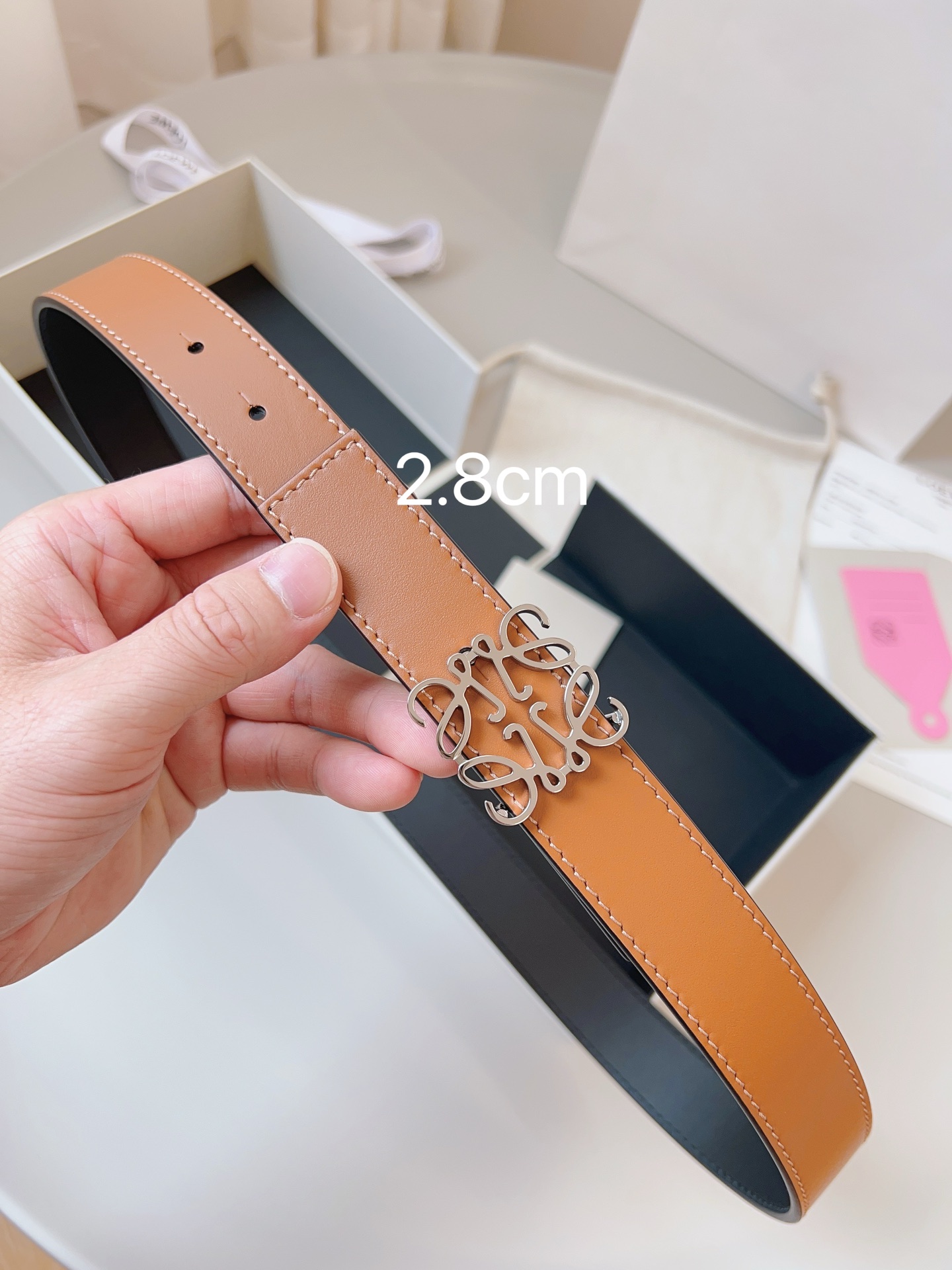 Loewe 代购级 罗意威LoEWE 正反两穿腰带 选用牛皮制成 反复Anagram图案