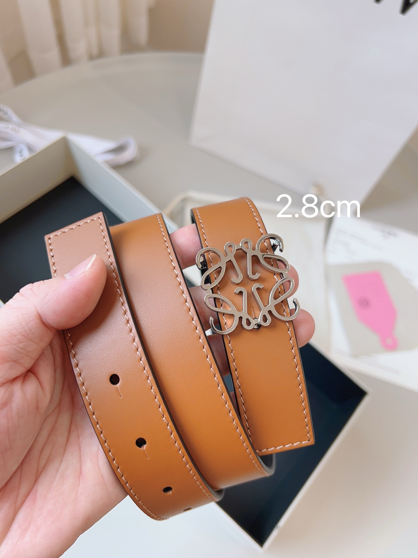 Loewe 代购级 罗意威LoEWE 正反两穿腰带 选用牛皮制成 反复Anagram图案