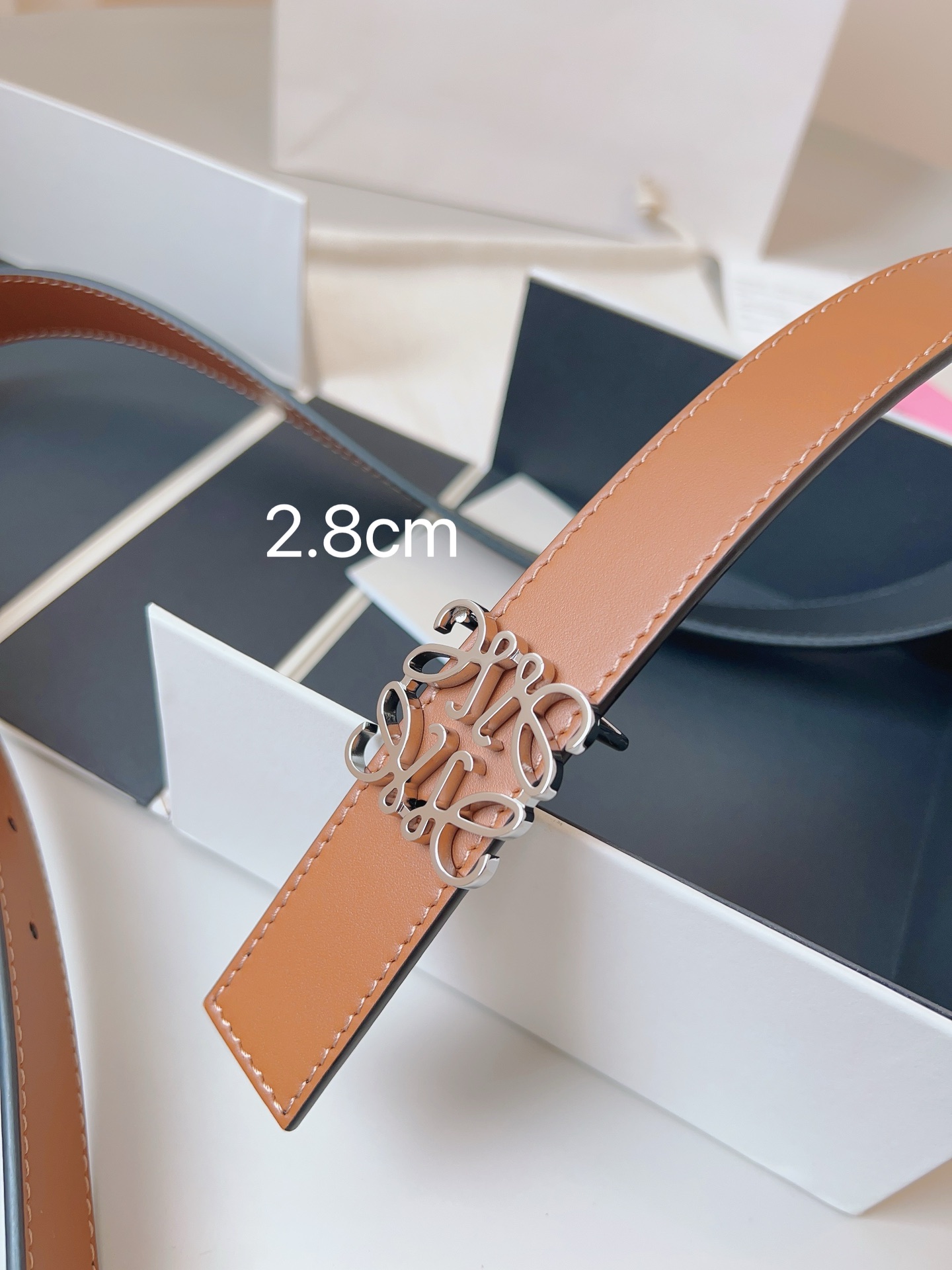 Loewe 代购级 罗意威LoEWE 正反两穿腰带 选用牛皮制成 反复Anagram图案