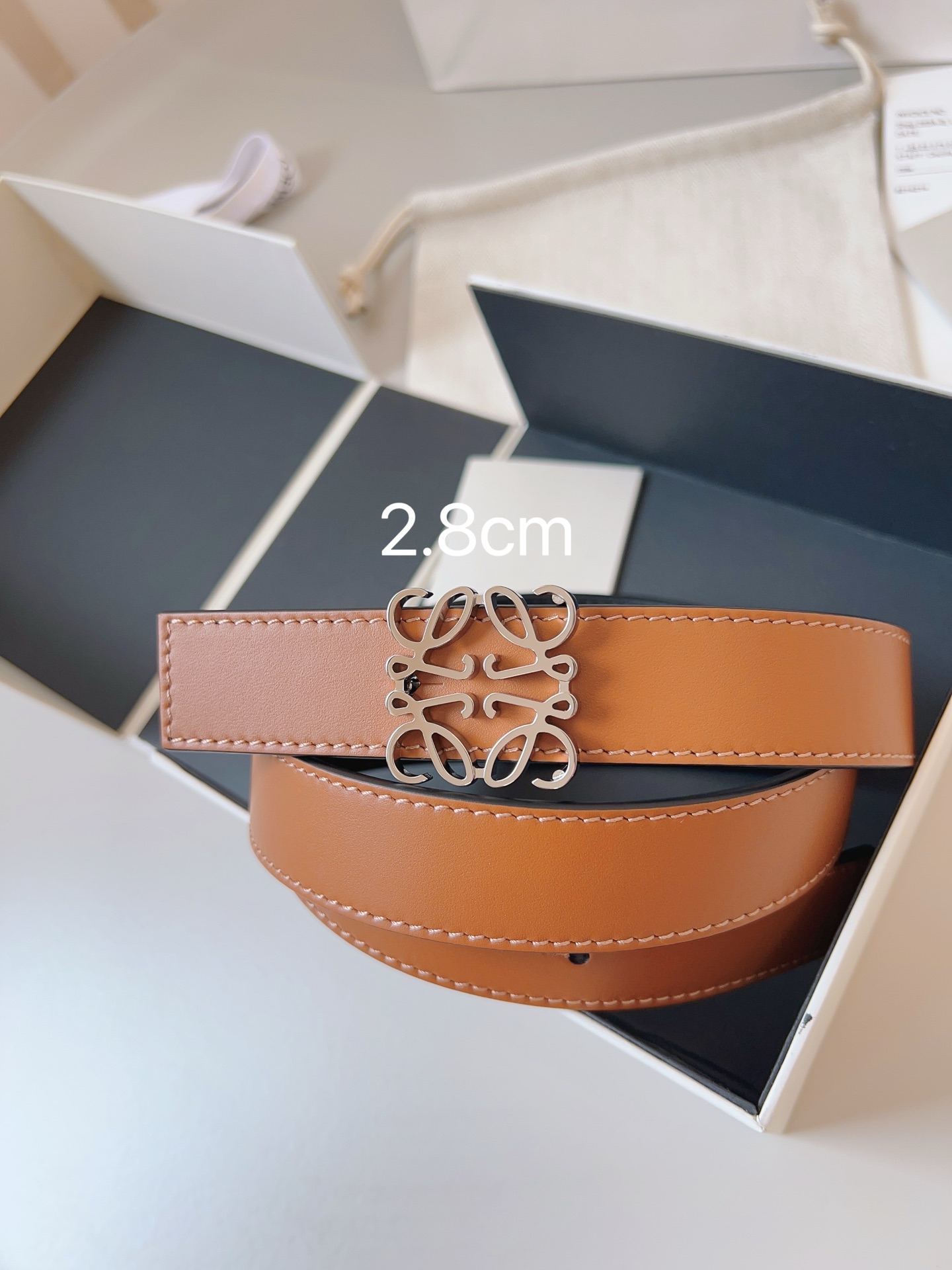Loewe 代购级 罗意威LoEWE 正反两穿腰带 选用牛皮制成 反复Anagram图案