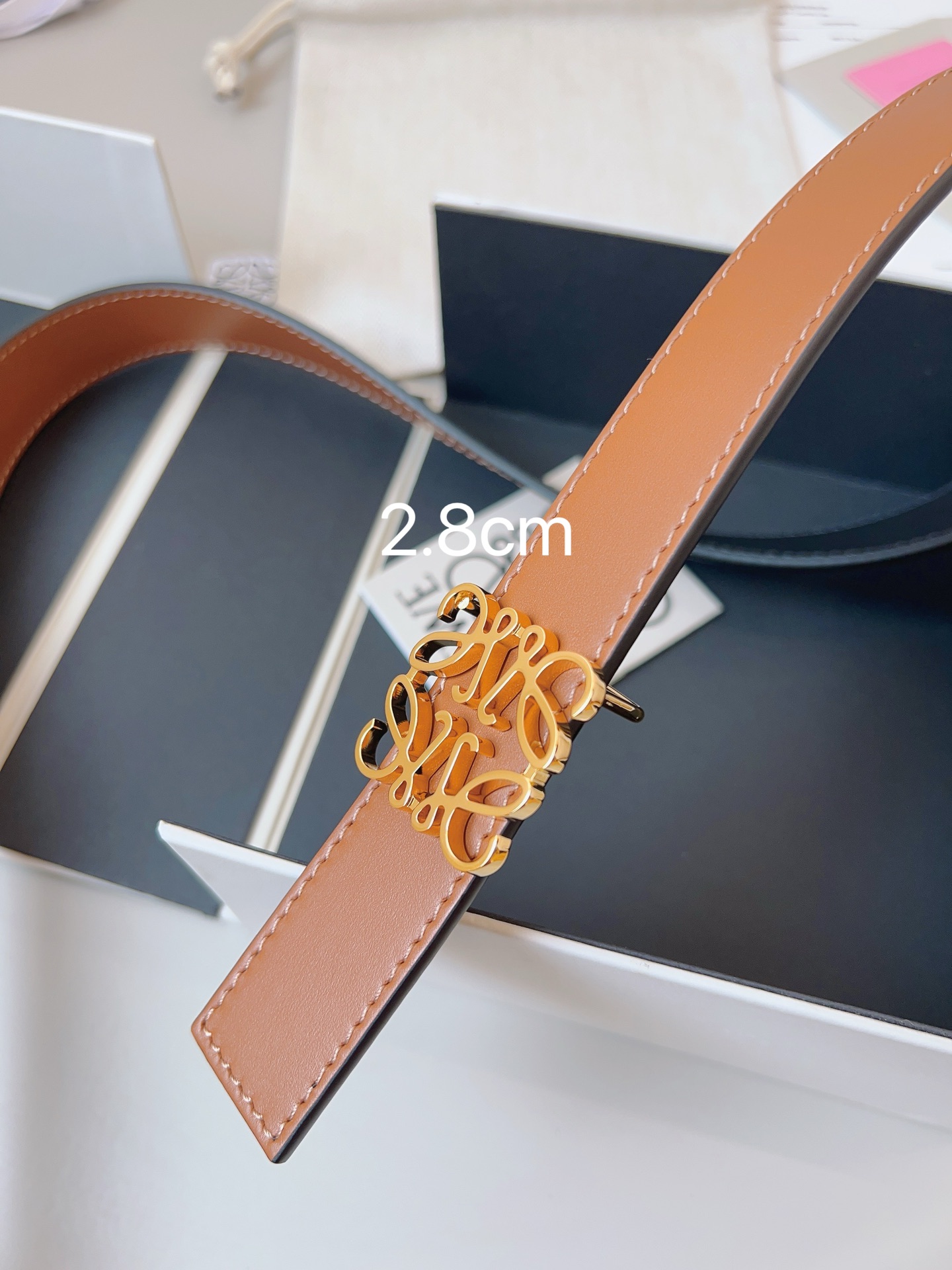 Loewe 代购级 罗意威LoEWE 正反两穿腰带 选用牛皮制成 反复Anagram图案