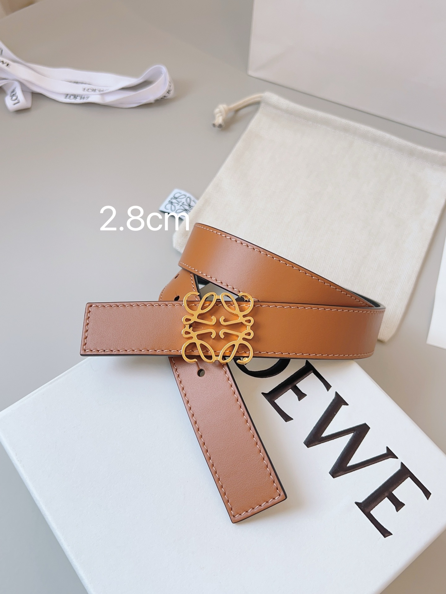 Loewe 代购级 罗意威LoEWE 正反两穿腰带 选用牛皮制成 反复Anagram图案