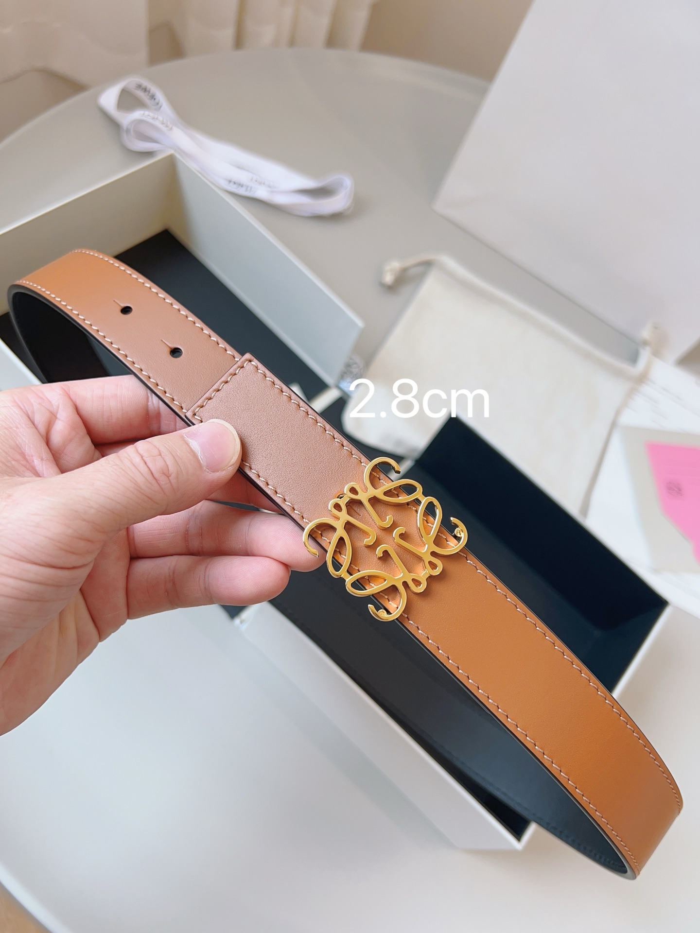 Loewe 代购级 罗意威LoEWE 正反两穿腰带 选用牛皮制成 反复Anagram图案