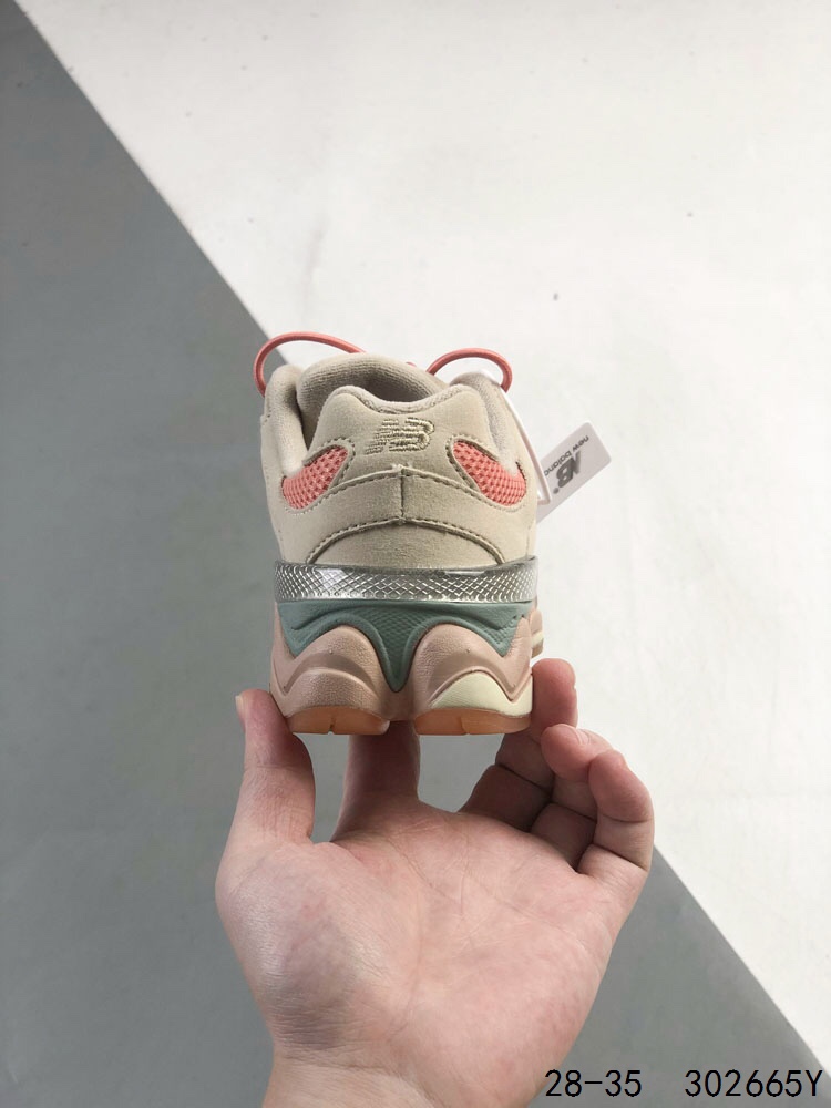 图片[9]-New Balance/新百伦 公司级 9060系列 童鞋版本上线,潮爹潮妈追寻的单品!!采用反绒面革及透气斜纹帆布料拼接鞋面材质，中底嵌入ABZORB缓震科技材料及后跟嵌入TPU装饰条稳固❗️ 复古爱好者看过来,全新配色!全新NB新百伦New Balance 9060\”Driftwood Castlerock\”系列复古百搭老爹风小象蹄休闲运动跑步鞋“浮木棕深灰 P类型：童鞋 版本：公司级 尺码：28 29 30 31 32 33 34 35-选品中心