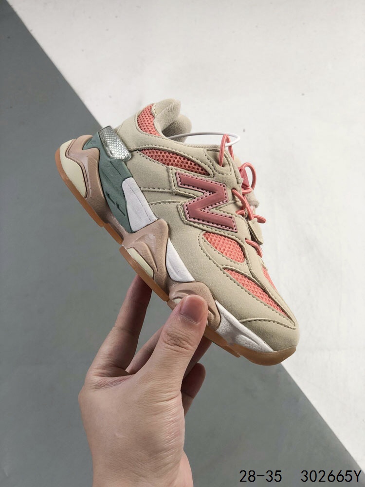 图片[4]-New Balance/新百伦 公司级 9060系列 童鞋版本上线,潮爹潮妈追寻的单品!!采用反绒面革及透气斜纹帆布料拼接鞋面材质，中底嵌入ABZORB缓震科技材料及后跟嵌入TPU装饰条稳固❗️ 复古爱好者看过来,全新配色!全新NB新百伦New Balance 9060\”Driftwood Castlerock\”系列复古百搭老爹风小象蹄休闲运动跑步鞋“浮木棕深灰 P类型：童鞋 版本：公司级 尺码：28 29 30 31 32 33 34 35-选品中心
