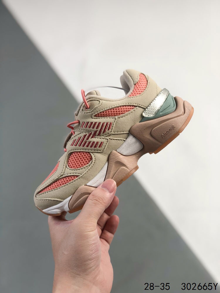 图片[3]-New Balance/新百伦 公司级 9060系列 童鞋版本上线,潮爹潮妈追寻的单品!!采用反绒面革及透气斜纹帆布料拼接鞋面材质，中底嵌入ABZORB缓震科技材料及后跟嵌入TPU装饰条稳固❗️ 复古爱好者看过来,全新配色!全新NB新百伦New Balance 9060\”Driftwood Castlerock\”系列复古百搭老爹风小象蹄休闲运动跑步鞋“浮木棕深灰 P类型：童鞋 版本：公司级 尺码：28 29 30 31 32 33 34 35-选品中心