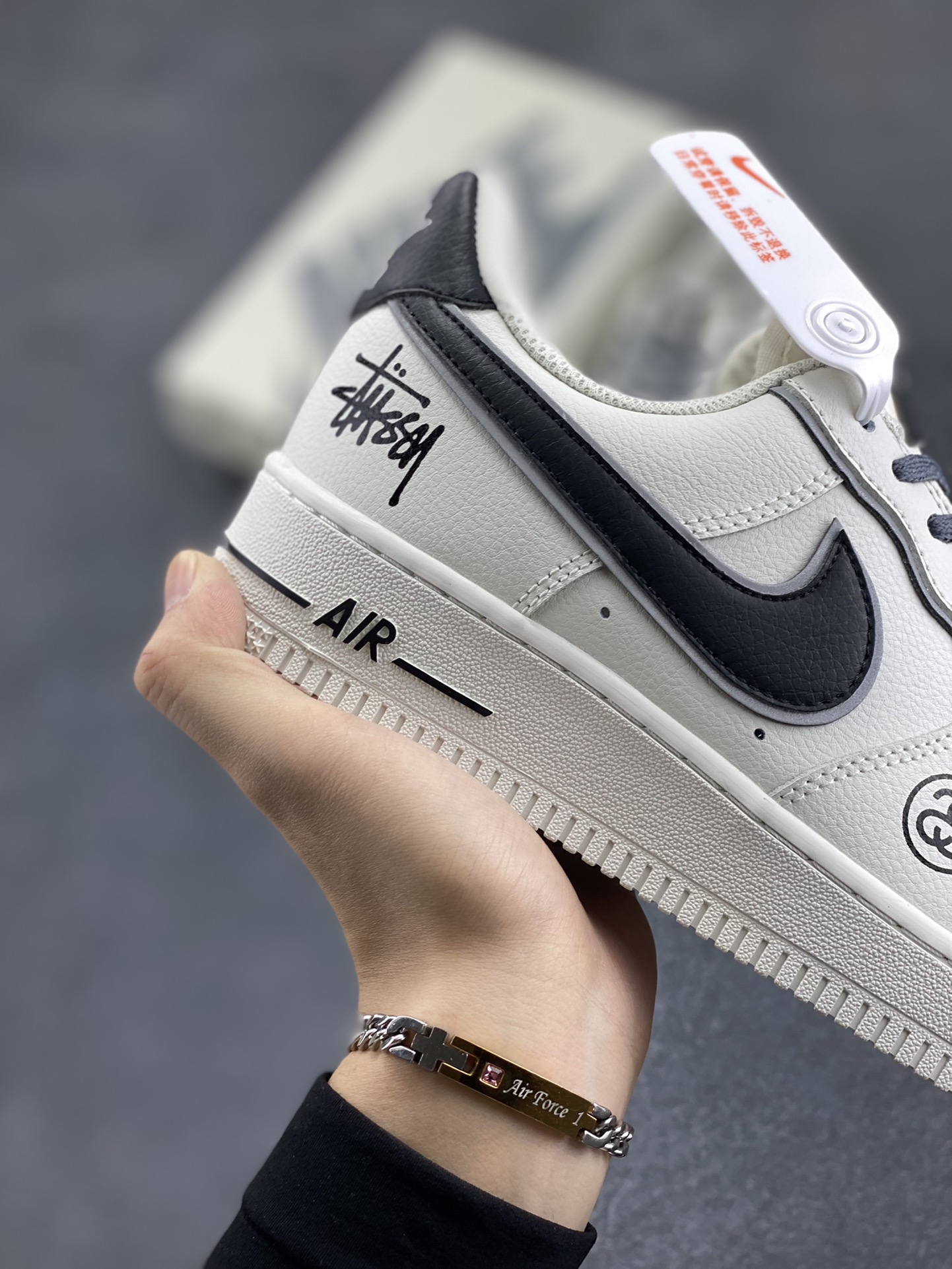 图片[6]-福利特价 全掌气垫🔥 Nike Air Force 1 Low “斯图西古驰联名” 空军一号低帮休闲板鞋 3M反光 定制鞋盒 原楦头原纸板 纯正空军版型 内置全掌气垫 货号：CZ9183-003 尺码：36 36.5 37.5 38 38.5 39 40 40.5 41 42 42.5 43 44 44.5 45-选品中心