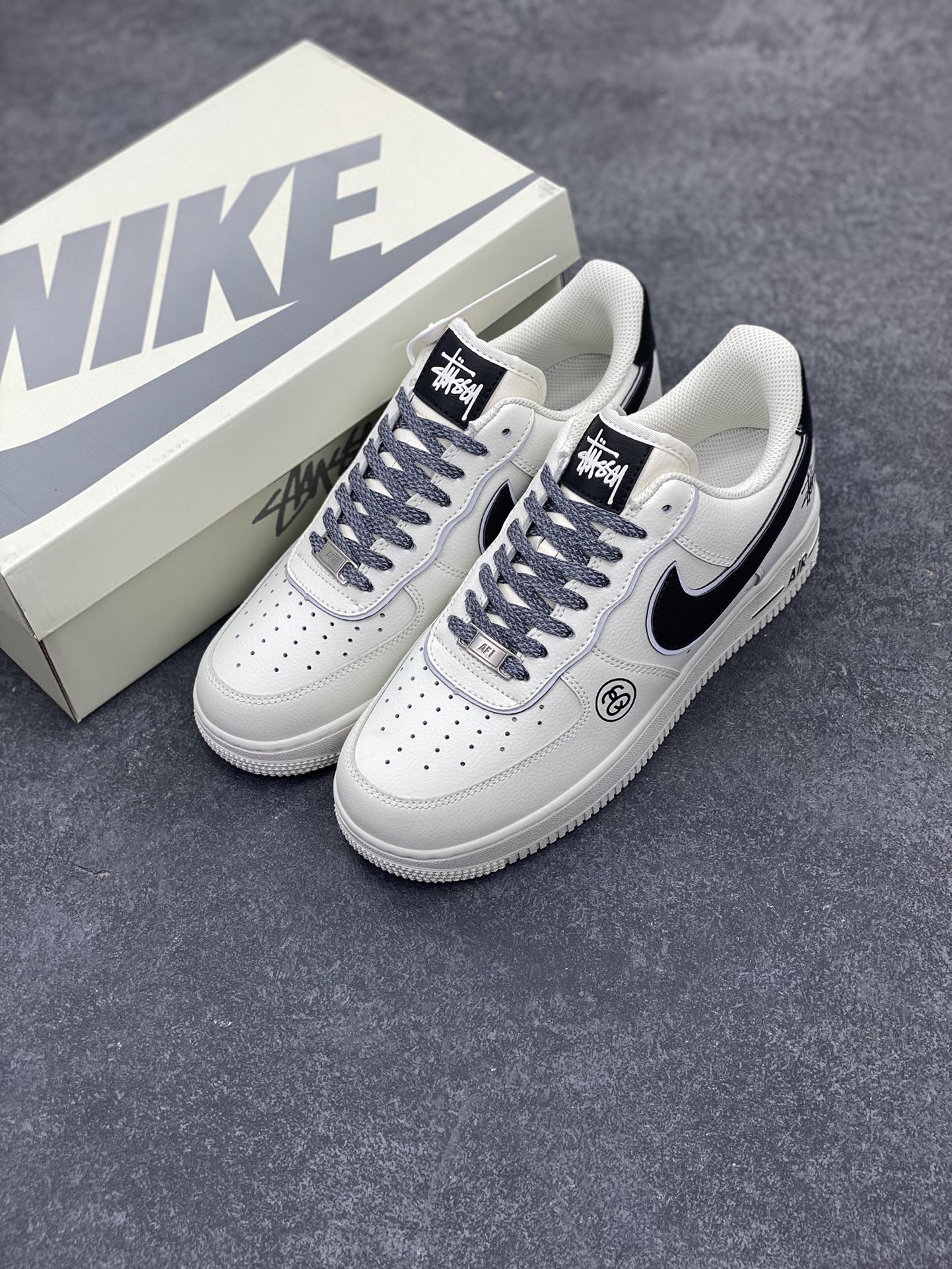 图片[8]-福利特价 全掌气垫🔥 Nike Air Force 1 Low “斯图西古驰联名” 空军一号低帮休闲板鞋 3M反光 定制鞋盒 原楦头原纸板 纯正空军版型 内置全掌气垫 货号：CZ9183-003 尺码：36 36.5 37.5 38 38.5 39 40 40.5 41 42 42.5 43 44 44.5 45-选品中心