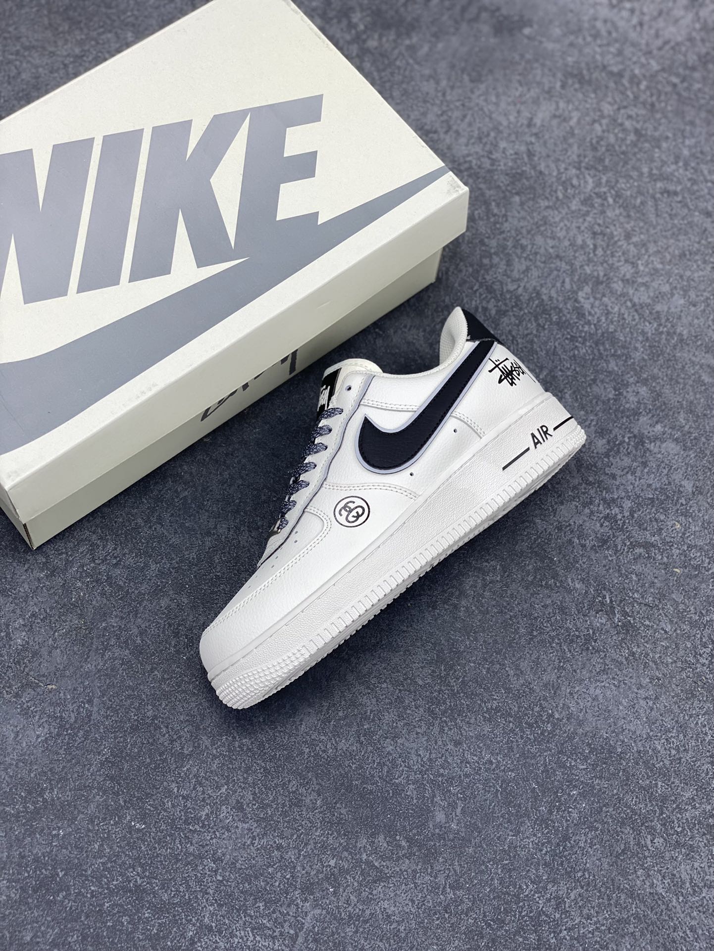 图片[7]-福利特价 全掌气垫🔥 Nike Air Force 1 Low “斯图西古驰联名” 空军一号低帮休闲板鞋 3M反光 定制鞋盒 原楦头原纸板 纯正空军版型 内置全掌气垫 货号：CZ9183-003 尺码：36 36.5 37.5 38 38.5 39 40 40.5 41 42 42.5 43 44 44.5 45-选品中心