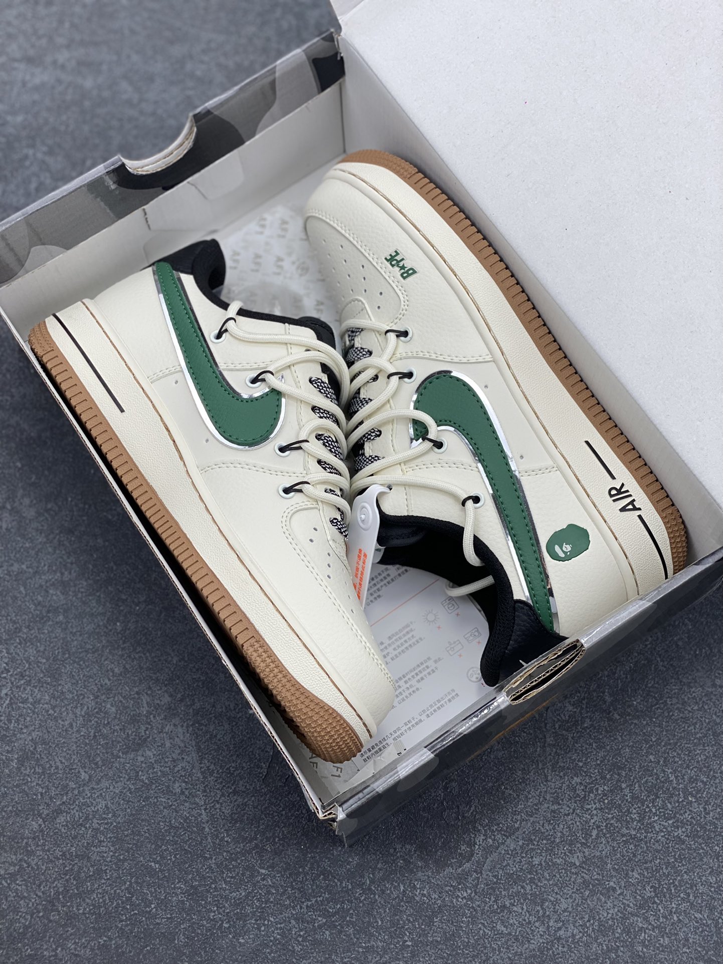 图片[9]-NIke Air Force 1 \’07 Low “Bape联名——米绿生胶抽绳”空军一号 低帮 运动鞋 休闲鞋 折边针车 工艺难度大 原楦头原纸板 原装鞋盒 定制五金配件 内置全掌气垫 原厂鞋底 货号：SJ1198-100 尺码：36 36.5 37.5 38 38.5 39 40 40.5 41 42 42.5 43 44 44.5 45-选品中心