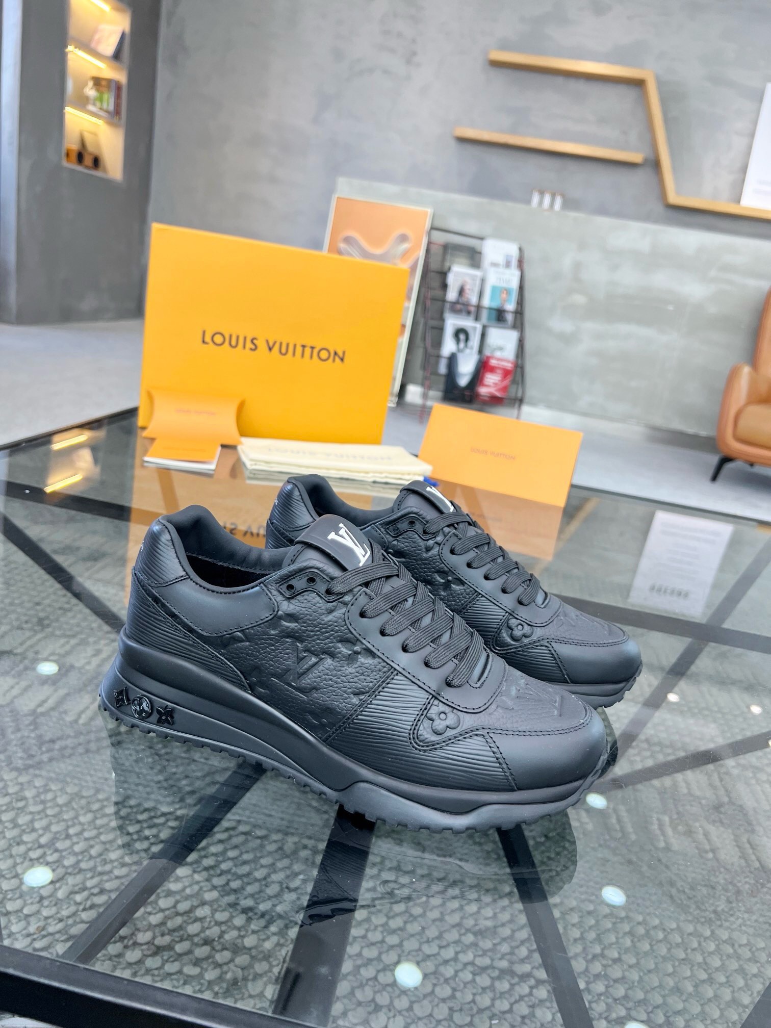 NO:219499,Brand LOUIS VUITTON original color matching code number 39-44 customized 38.45.46 price Material new Louis Vuitton casual shoes!  Original single-quality Labon craft upper is made of soft cowhide, cowhide inner cowhide, fashionable cowhide footbed style, simple and atmospheric original outsole, Louis Vuitton, louis vuitton, louis vuitton, cowhide19860909品牌LOUIS VUITTON 颜色原版配色 码数39-44定做38.45.46 价格 材质路易威登新款 休闲鞋！原单品质拉邦工艺鞋面采用柔软牛皮拼接 牛皮内里 牛皮垫脚版型时尚 简单大气原版大底,路易威登,louis vuitton,louis vuitton,cowhide,Men's shoes