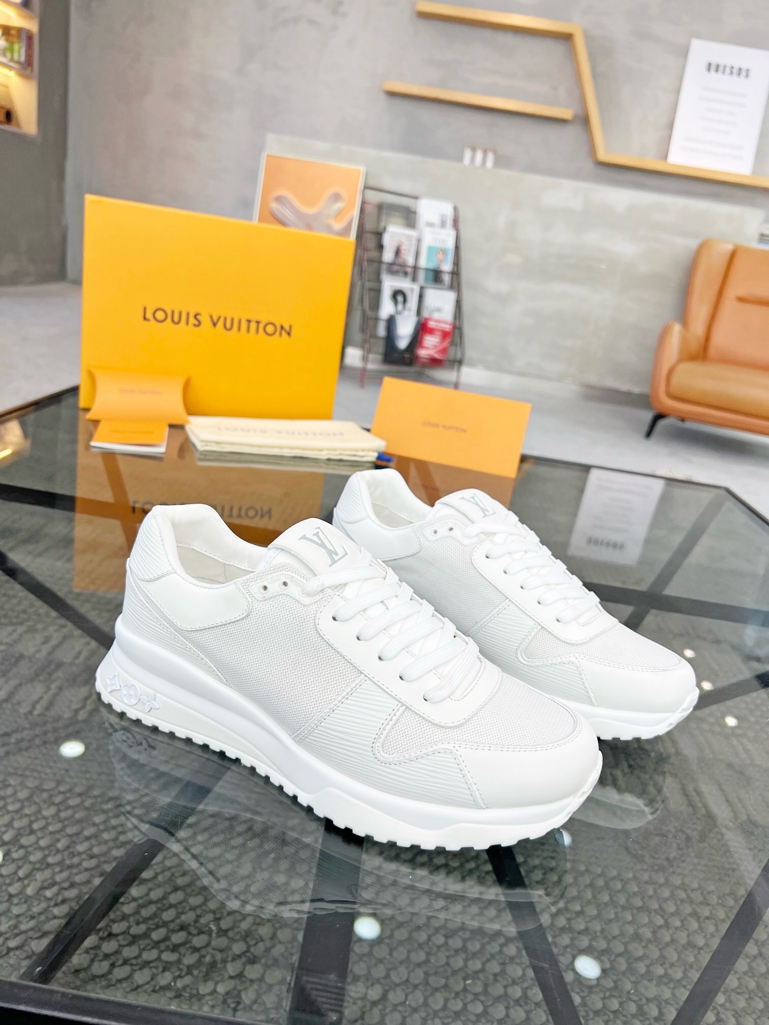 NO:217688,Brand LOUIS VUITTON original color matching code number 39-44 customized 38.45.46 price Material new Louis Vuitton casual shoes!  Original single-quality Labon craft upper is made of soft cowhide, cowhide inner cowhide, fashionable cowhide footbed style, simple and atmospheric original outsole, Louis Vuitton, louis vuitton, louis vuitton, cowhide19860909品牌LOUIS VUITTON 颜色原版配色 码数39-44定做38.45.46 价格 材质路易威登新款 休闲鞋！原单品质拉邦工艺鞋面采用柔软牛皮拼接 牛皮内里 牛皮垫脚版型时尚 简单大气原版大底,路易威登,louis vuitton,louis vuitton,cowhide,Men's shoes