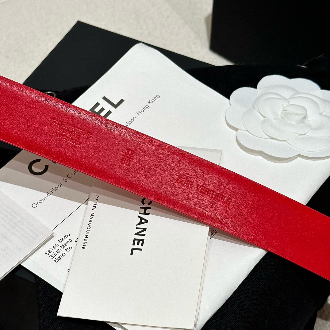 
chanel 香3.0cm女士时尚款，顶级品质，正品开模高端定制皮料五金，定制纯钢五金扣头，带身采用松