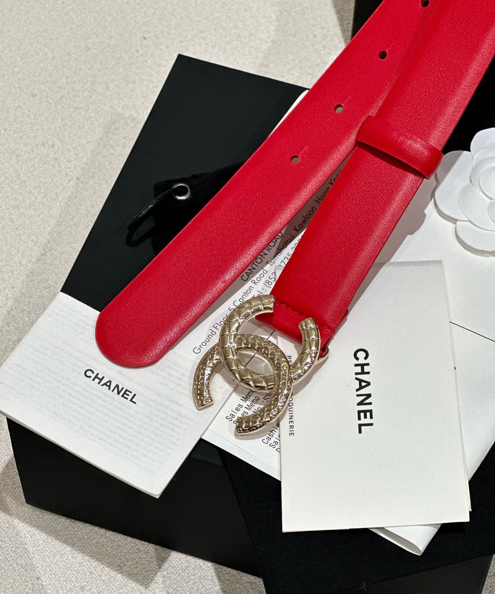 
chanel 香3.0cm女士时尚款，顶级品质，正品开模高端定制皮料五金，定制纯钢五金扣头，带身采用松