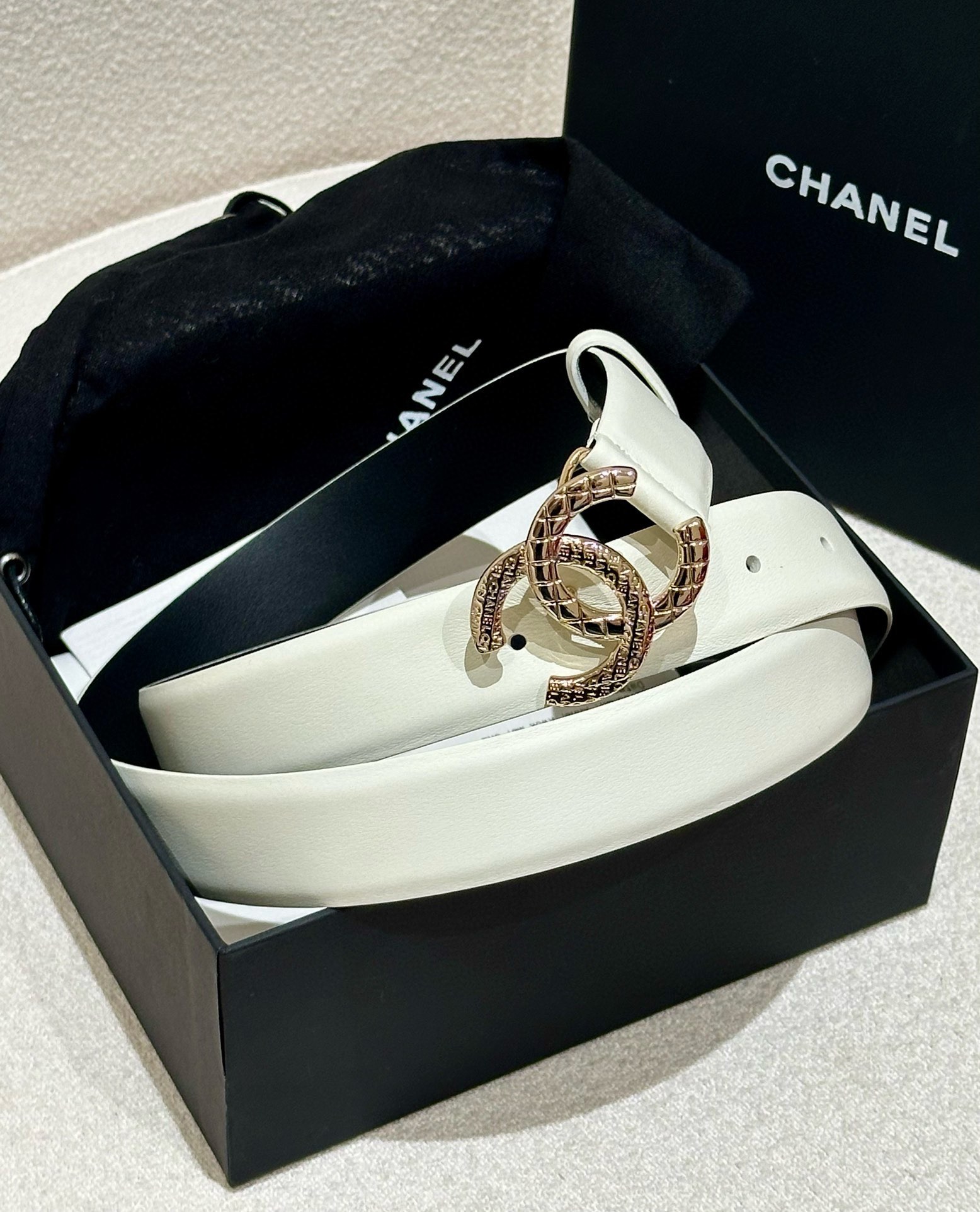 
chanel 香3.0cm女士时尚款，顶级品质，正品开模高端定制皮料五金，定制纯钢五金扣头，带身采用松
