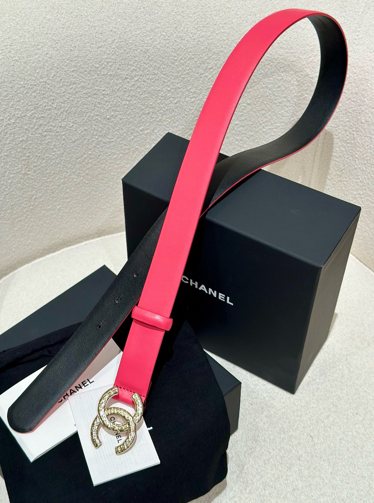 
chanel 香3.0cm女士时尚款，顶级品质，正品开模高端定制皮料五金，定制纯钢五金扣头，带身采用松