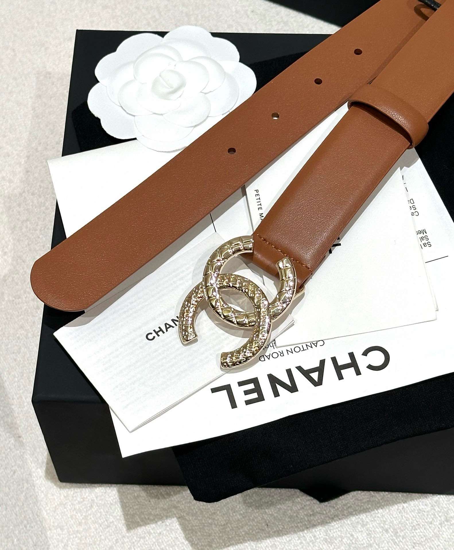 
chanel 香3.0cm女士时尚款，顶级品质，正品开模高端定制皮料五金，定制纯钢五金扣头，带身采用松