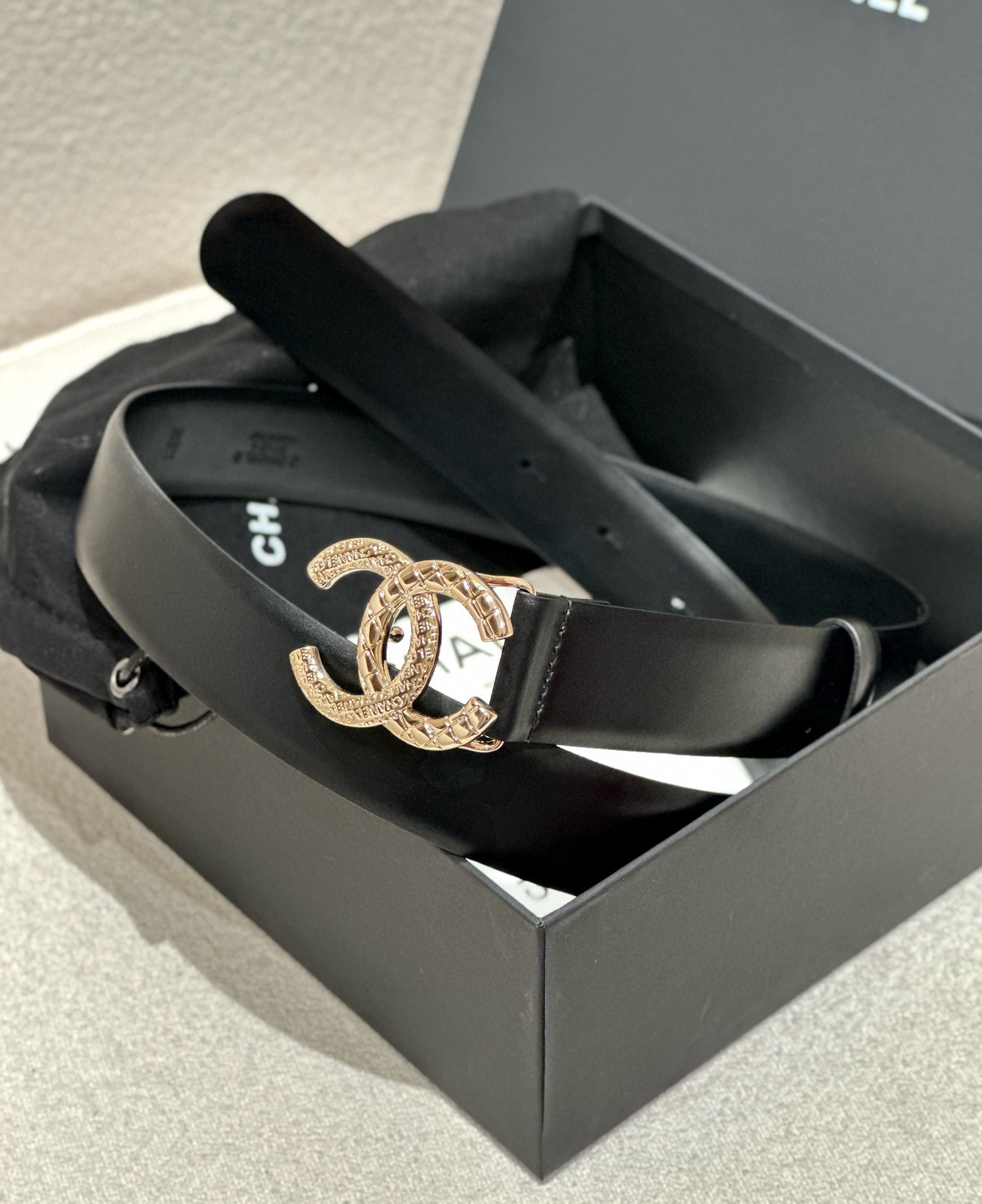 
chanel 香3.0cm女士时尚款，顶级品质，正品开模高端定制皮料五金，定制纯钢五金扣头，带身采用松