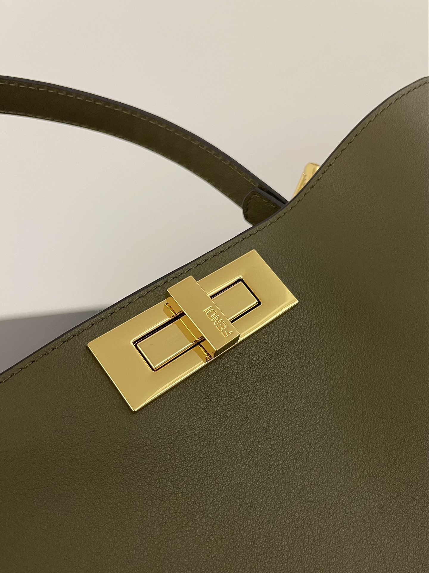 Fendi Peekaboo Soft Leather Handbag with Gold-Tone Hardware, Adjustable Strap 3 i1729936844 7322 0