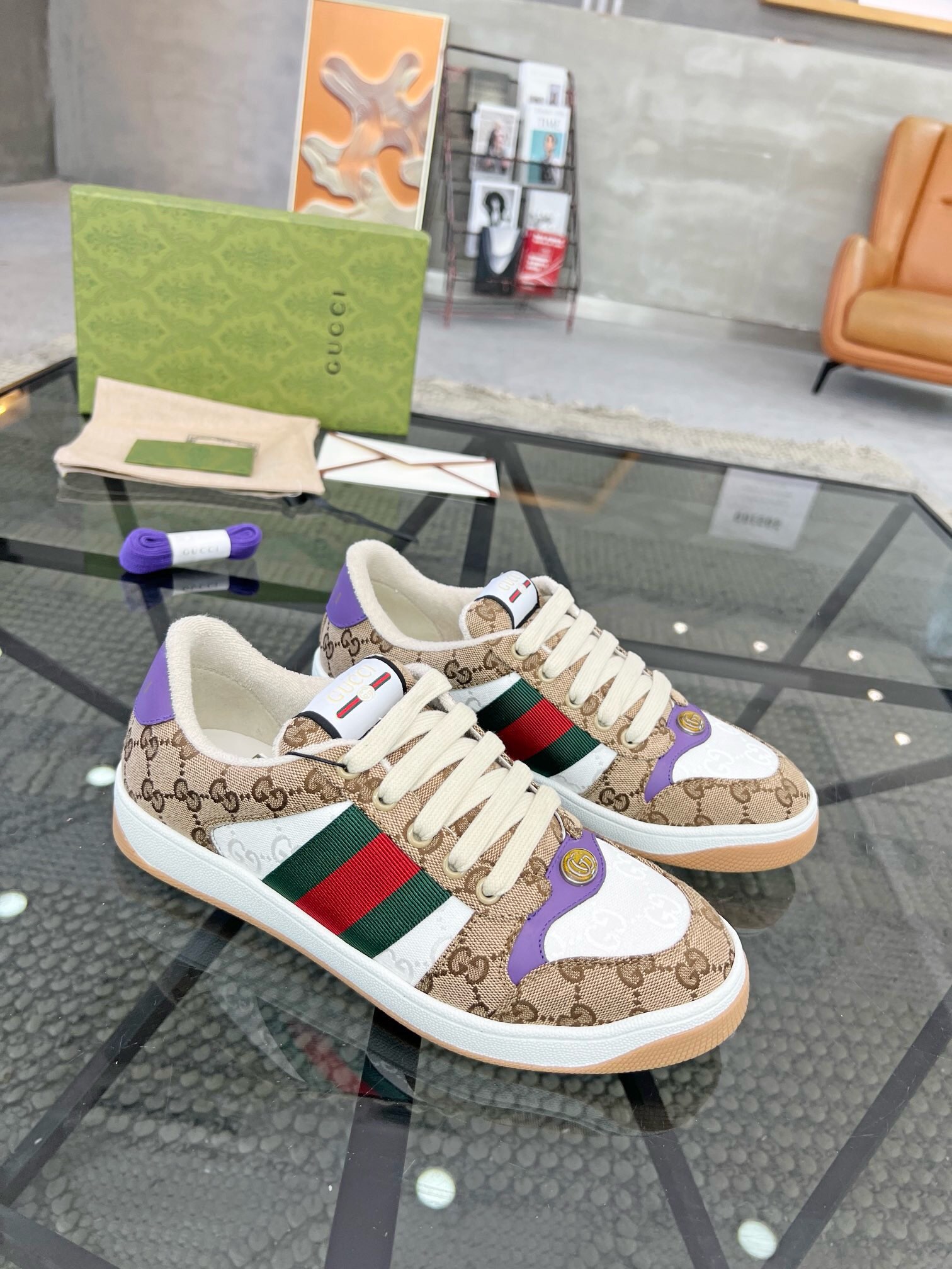 NO:217778,Brand G U C C I original color matching Size 35-45 couples price Material Guqi Spring and Autumn style The same style as the counter High-end and boutique latest style This colored sneakers are inspired by cowhide and printed cloth classic sneakers. Original customized outsole. The overall appearance of the old-fashioned effect is presented. Guqi casual shoes, sneakers, cowhide19860909品牌G U C C I 颜色原版配色 码数35-45情侣款 价格 材质古奇春秋款 专柜同款高端精品最新款 此款彩色运动鞋 牛皮搭配印花布面经典运动鞋为灵感 原版定制大底 整体呈现做旧效果,古奇 休闲鞋,sneakers,cowhide,Men's shoes