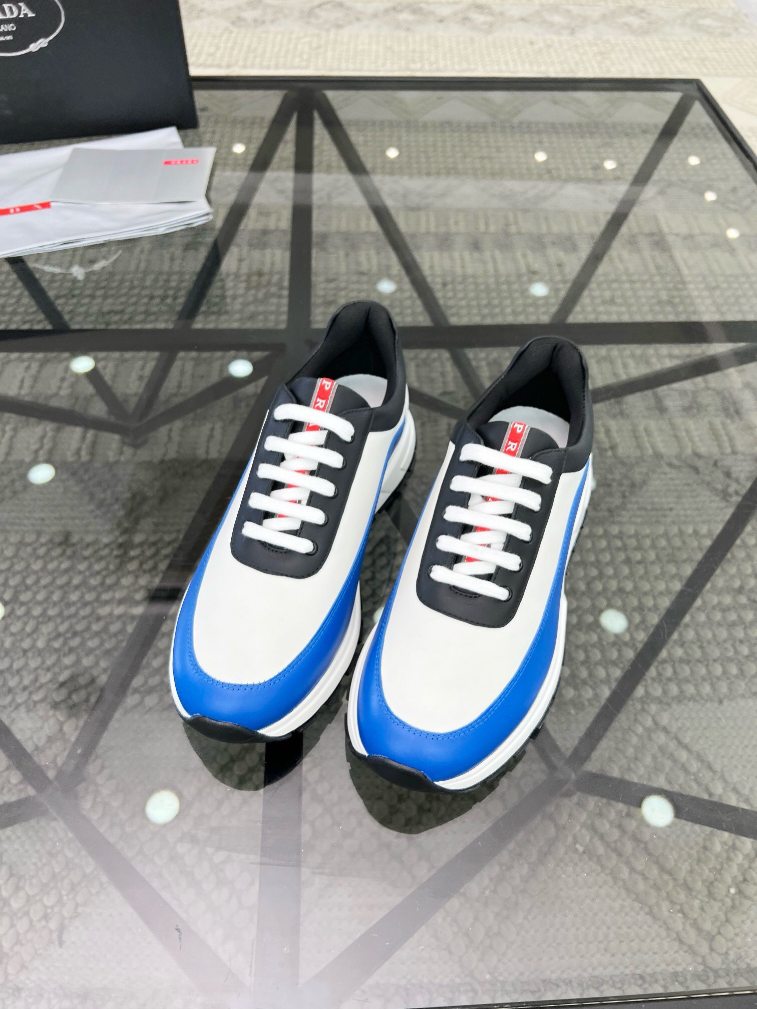 NO:219170,Brand P R A D A Color Original Color Pair Number 39-44 Customized 38.45 Price Material Prada New Product Original Single-Custom Low-top Casual Sports Shoes!  The upper is made of original soft cowhide with Prada logo cowhide inner lining. The original molded outsole of cowhide is made of high quality, worth owning. Prada, prada, sneakers, cowhide19860909品牌P R A D A 颜色原版配色 码数39-44定做38.45 价格 材质普拉达新品原单货低帮休闲运动鞋！鞋面采用原版柔软牛皮搭配普拉达标识牛皮内里 牛皮垫脚原版开模大底、高品质值得拥有,普拉达,prada,sneakers,cowhide,Men's shoes