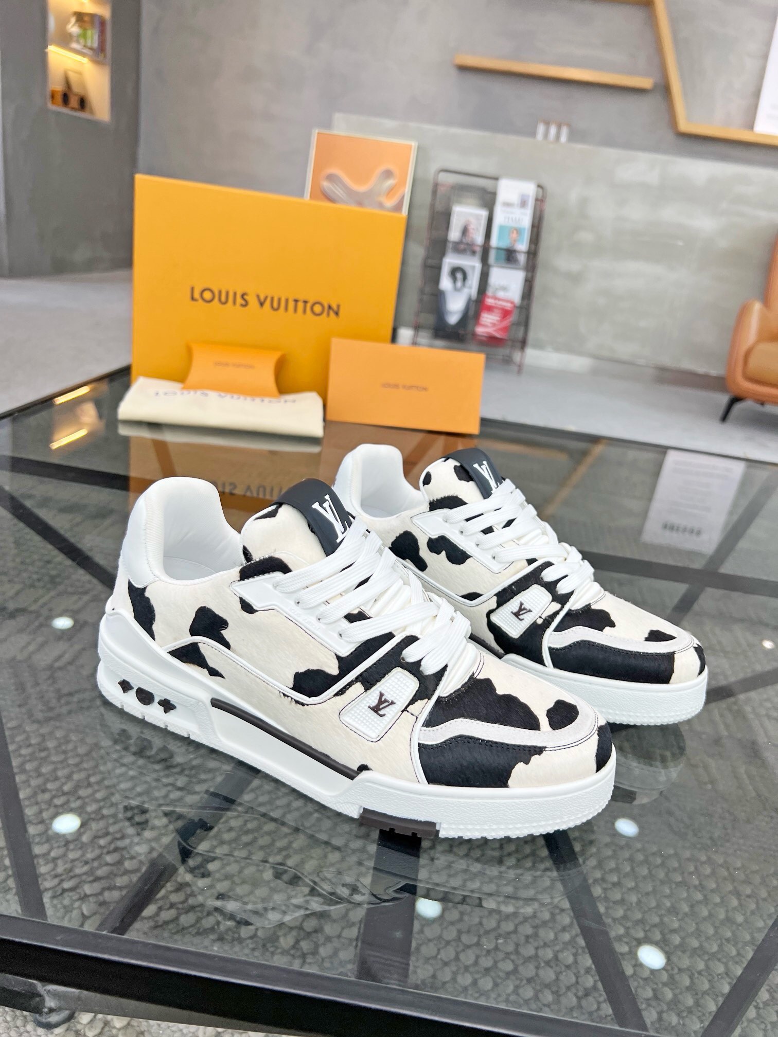 NO:219158,Brand LOUIS VUITTON original color matching code number 39-44 customized 38.45 price Material new Louis Vuitton high top casual shoes!  High-quality Labon craft upper is made of cowhide with original material LV Comfortable breathable mesh cloth Neli mesh cloth footbed style Simple and atmospheric LV original outsole, Louis Vuitton, louis vuitton, louis vuitton, louis vuitton, louis vuitton, cowhide19860909品牌LOUIS VUITTON 颜色原版配色 码数39-44定做38.45 价格 材质路易威登新款 高帮 休闲鞋！高品质拉邦工艺鞋面采用牛皮搭配原版材质LV 舒适透气网布内里网布垫脚版型时尚 简单大气LV原版大底,路易威登,louis vuitton,louis vuitton,louis vuitton,cowhide,Men's shoes