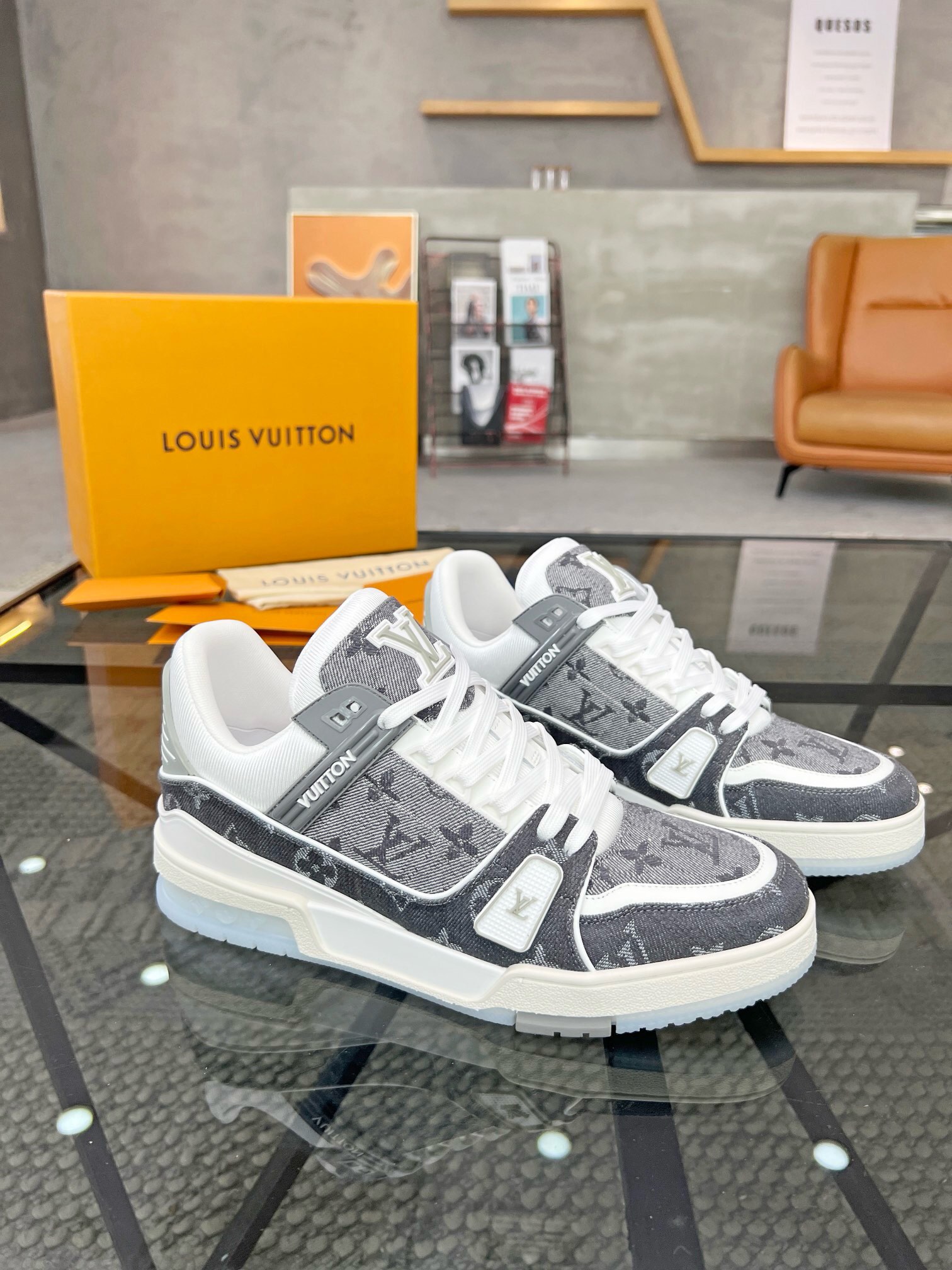 NO:217678,Brand LOUIS VUITTON original color matching code number 38-45 standard code price material new Louis Vuitton high top casual shoes!  High-quality Labon craft upper is made of cowhide with original material LV Comfortable breathable mesh cloth Neli mesh cloth footbed style Simple and atmospheric LV original outsole, Louis Vuitton, louis vuitton, louis vuitton, louis vuitton, louis vuitton, cowhide19860909品牌LOUIS VUITTON 颜色原版配色 码数38-45标准码 价格 材质路易威登新款 高帮 休闲鞋！高品质拉邦工艺鞋面采用牛皮搭配原版材质LV 舒适透气网布内里网布垫脚版型时尚 简单大气LV原版大底,路易威登,louis vuitton,louis vuitton,louis vuitton,cowhide,Men's shoes