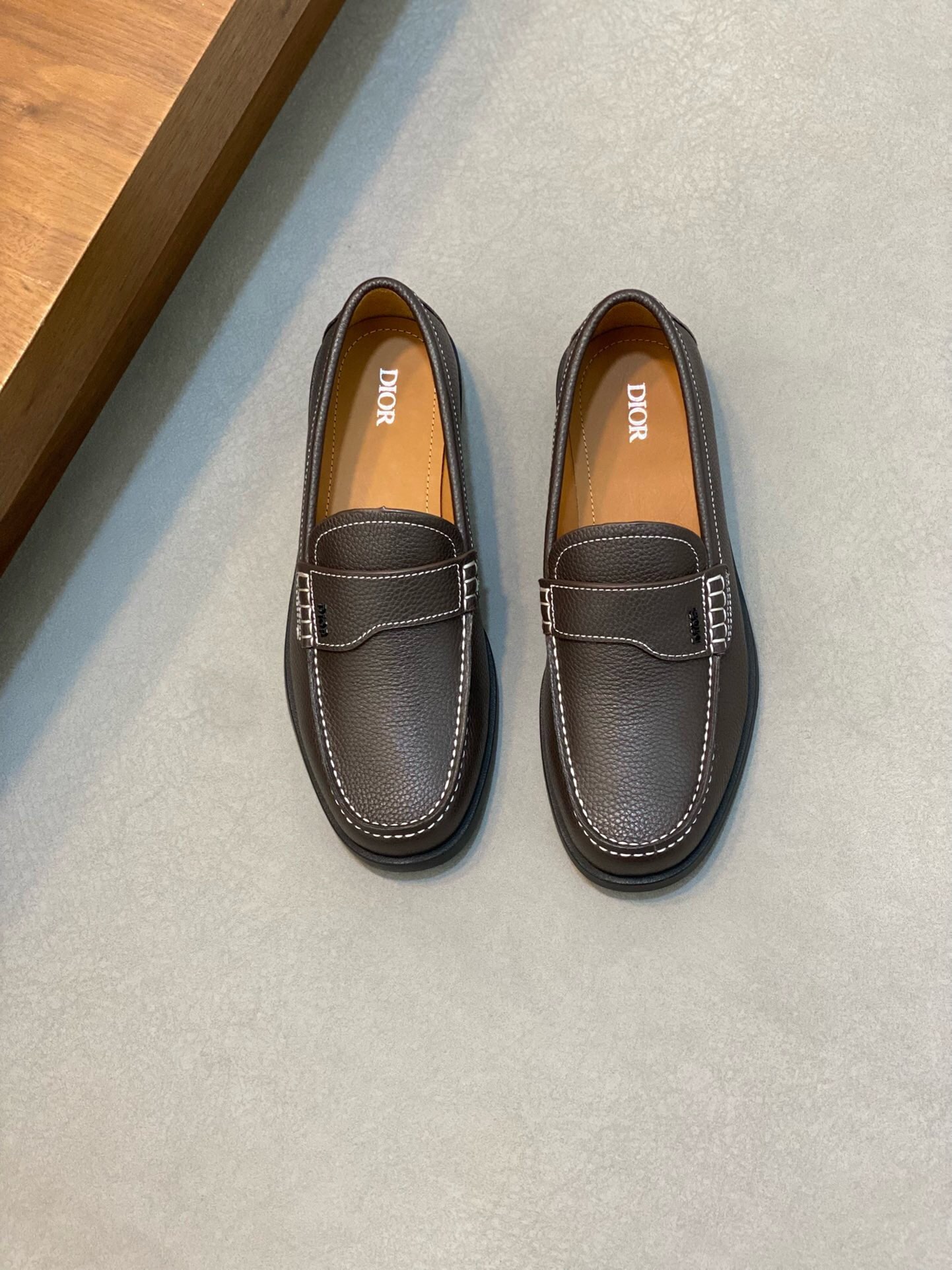 NO:219497,Brand Dior color original color matching, size 38-44 customized 45 price Material Dior casual footwear shoes, the same style of the counter is preferred cowhide head layer cowhide inner cowhide footbed style atmospheric footwear, perfect flow line, high quality workmanship 1:1 accurate reproduction, pure handmade to create a comfortable wearing experience Original rubber outsole, Dior leather shoes, dior, dior, cowhide19860909品牌Dior 颜色原版配色 码数38-44订做45 价格 材质迪奥休闲套脚鞋 专柜同款优选牛皮头层牛皮内里牛皮垫脚版型大气上脚超有气质完美的流线高品质做工1:1精准复刻 纯手工打造舒适的穿着体验原版橡胶大底,Dior皮鞋,dior,dior,cowhide,Men's shoes