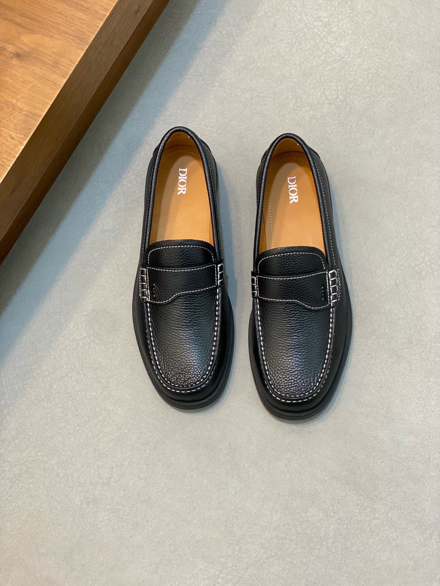 NO:217681,Brand Dior color original color matching, size 38-44 customized 45 price Material Dior casual footwear shoes, the same style of the counter is preferred cowhide head layer cowhide inner cowhide footbed style atmospheric footwear, perfect flow line, high quality workmanship 1:1 accurate reproduction, pure handmade to create a comfortable wearing experience Original rubber outsole, Dior leather shoes, dior, dior, cowhide19860909品牌Dior 颜色原版配色 码数38-44订做45 价格 材质迪奥休闲套脚鞋 专柜同款优选牛皮头层牛皮内里牛皮垫脚版型大气上脚超有气质完美的流线高品质做工1:1精准复刻 纯手工打造舒适的穿着体验原版橡胶大底,Dior皮鞋,dior,dior,cowhide,Men's shoes