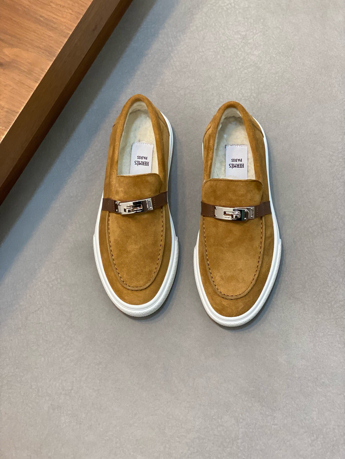 NO:219370,Brand HERMES original color matching Number of 39-44 Standard code Price Material Hermes new style Boutique casual shoes Upper cowhide creates wool footbed wool inner style fashionable dynamic original Hermes comfortable sole Simple and generous sports and leisure, Hermes casual shoes, hermes, hermes, cowhide19860909品牌HERMES 颜色原版配色 码数39-44 标准码 价格 材质爱马仕新款 精品 休闲鞋 鞋面牛皮打造羊毛垫脚羊毛内里版型时尚 动感十足原版 爱马仕舒适大底 简洁大方运动休闲,爱马仕 休闲鞋,hermes,hermes,cowhide,Men's shoes