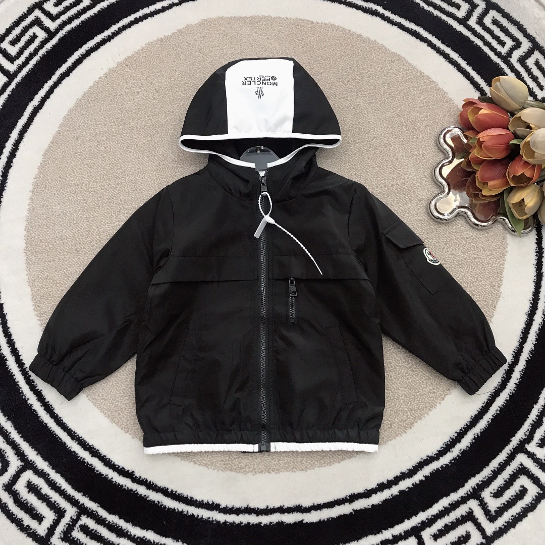 NO:209600,Size 130/1 140/2 150/2 Moncle* MC color-blocked hooded jacket coat offset three-dimensional logo letter printing design A small amount of white embellishments with large area black contrast splicing design, small round logo on the side of the sleeve, outdoor windproof windbreaker fabric, ultra light waterproof and breathable, unique design style, replica logo button matching, super stylish and beautiful, gift or keep for yourself~ Special price, christian louboutin, jackets & coats, hats,19860909尺码130/1 140/2 150/2 Moncle* MC拼色连帽冲锋衣外套 胶印立体logo字母印花设计 少量白色点缀配大面积黑色撞色拼接设计,袖子侧边小圆标标志 采用户外防风风衣面料,超轻防水透气性好 独特设计风格,复刻logo纽扣搭配,超级有型又好看,送人或自留都～,特价款,christian louboutin,jackets & coats,hats,,Children's