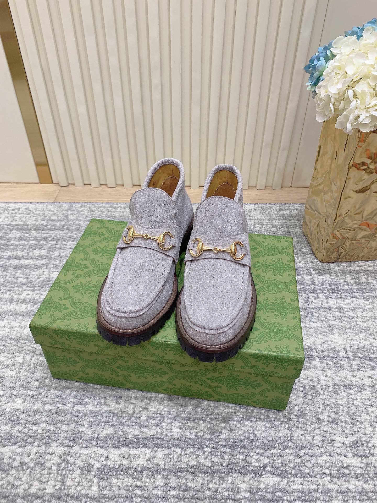 Gucci Sapatos Loafers Couro de vaca genuíno Borracha Seda Vintage